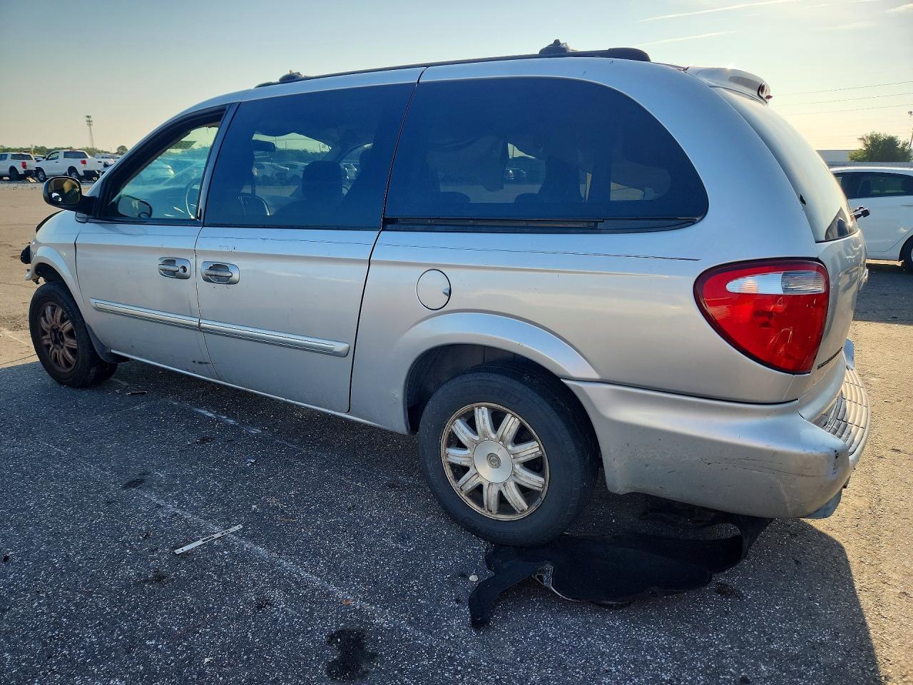 2005 Chrysler Town & Country Touring Серебряный vin: 2C8GP54L75R486989