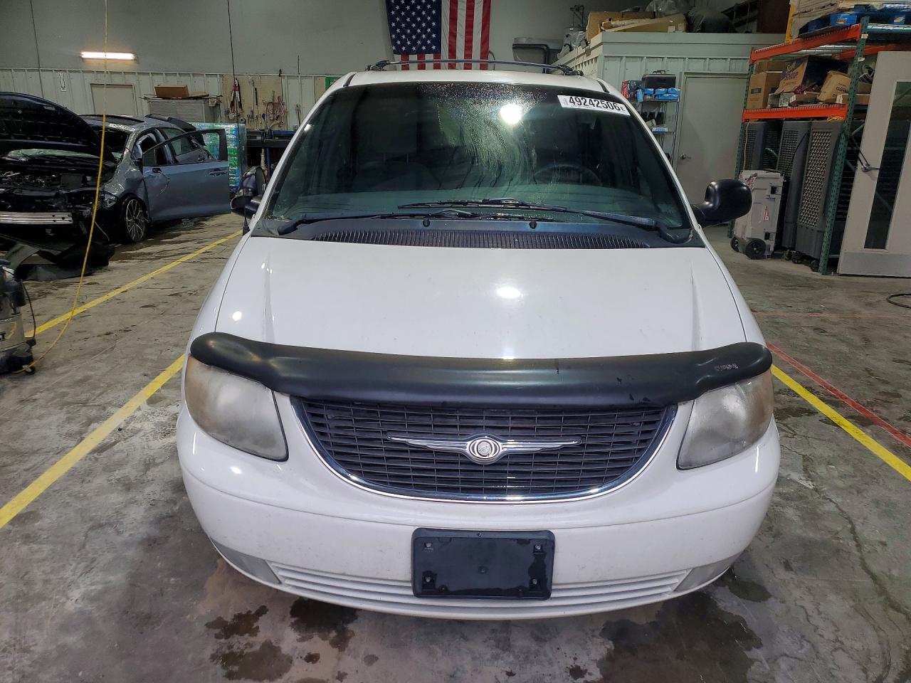 2001 Chrysler Town & Country Lxi White vin: 2C8GP54L81R203171