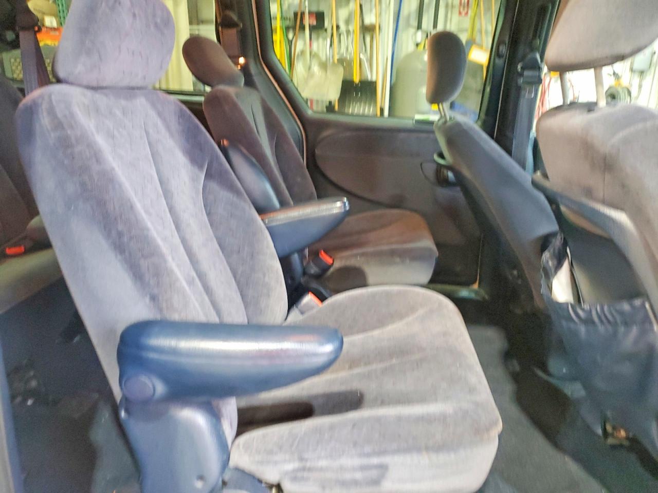 2001 Chrysler Town & Country Lxi White vin: 2C8GP54L81R203171