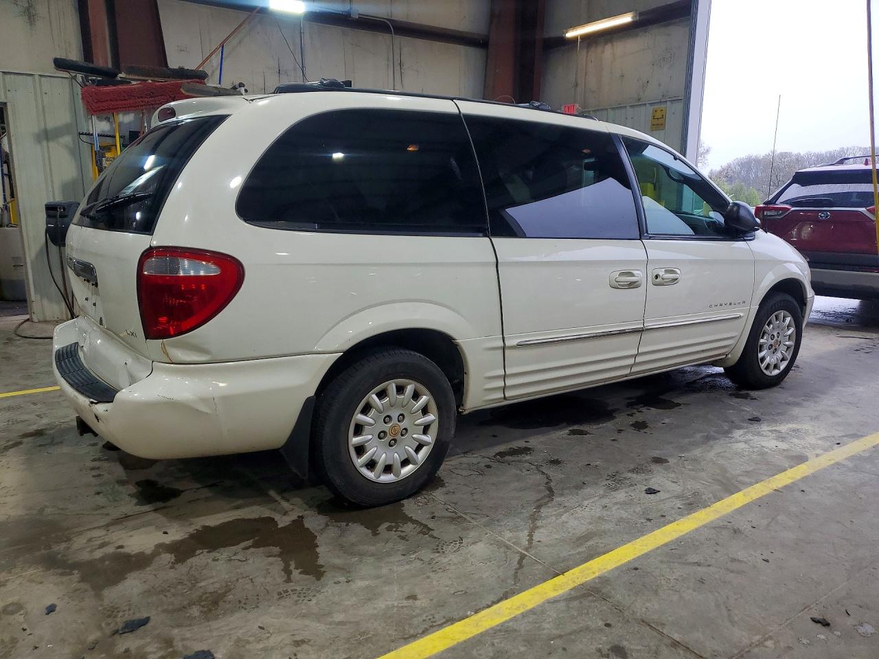 2001 Chrysler Town & Country Lxi White vin: 2C8GP54L81R203171