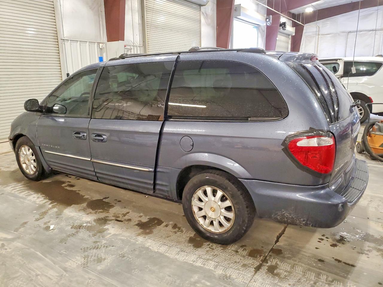 2001 Chrysler Town & Country Lxi Gray vin: 2C8GP54L81R250068