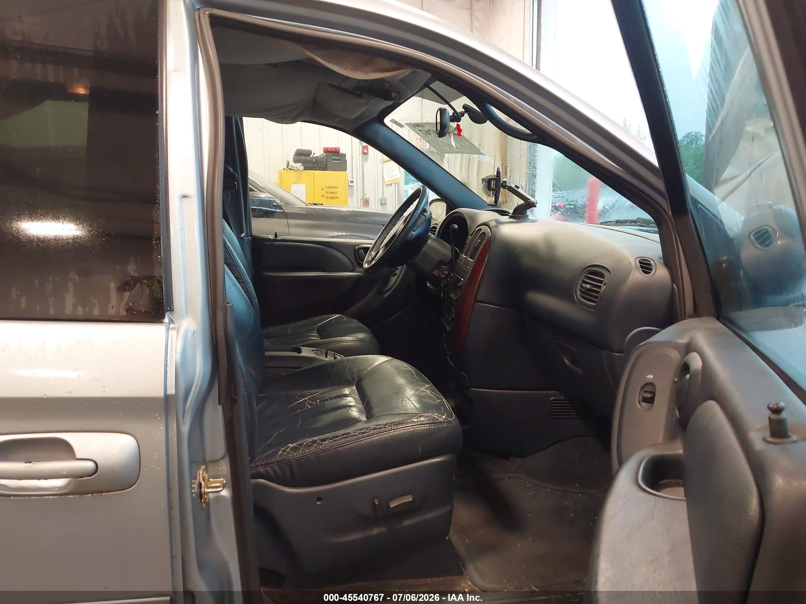 2003 Chrysler Town & Country Lxi Silver vin: 2C8GP54L93R261292