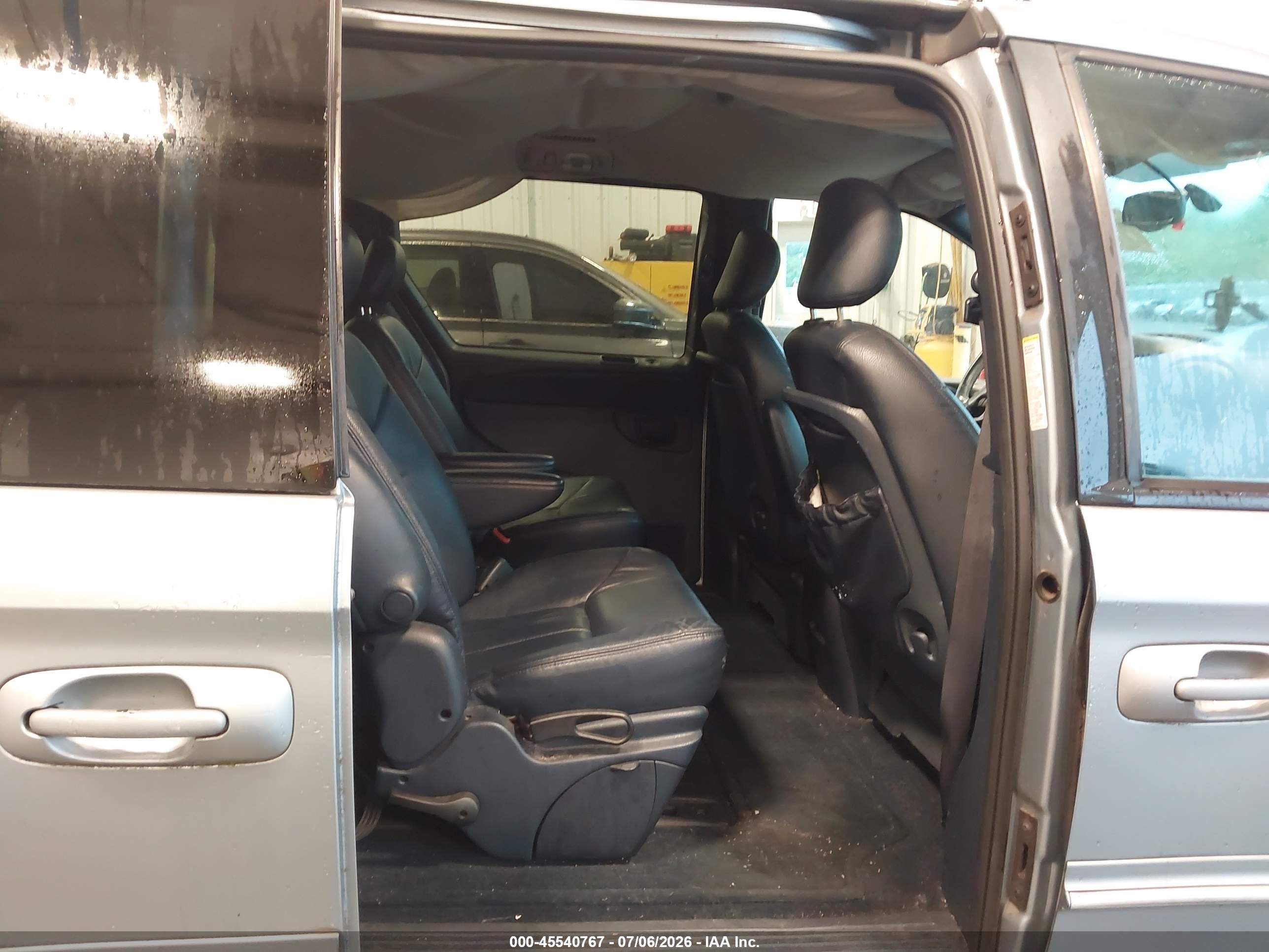 2003 Chrysler Town & Country Lxi Silver vin: 2C8GP54L93R261292
