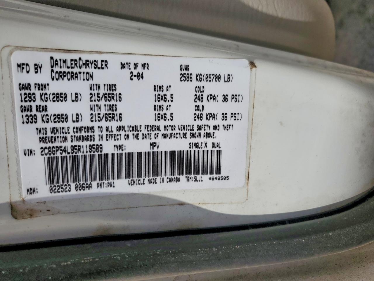 2005 Chrysler Town & Country Touring White vin: 2C8GP54L95R119589