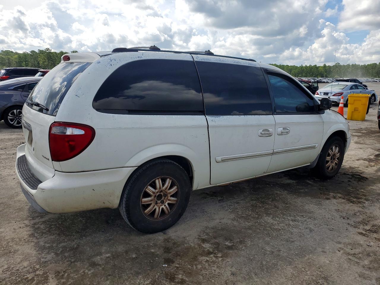 2005 Chrysler Town & Country Touring White vin: 2C8GP54L95R119589