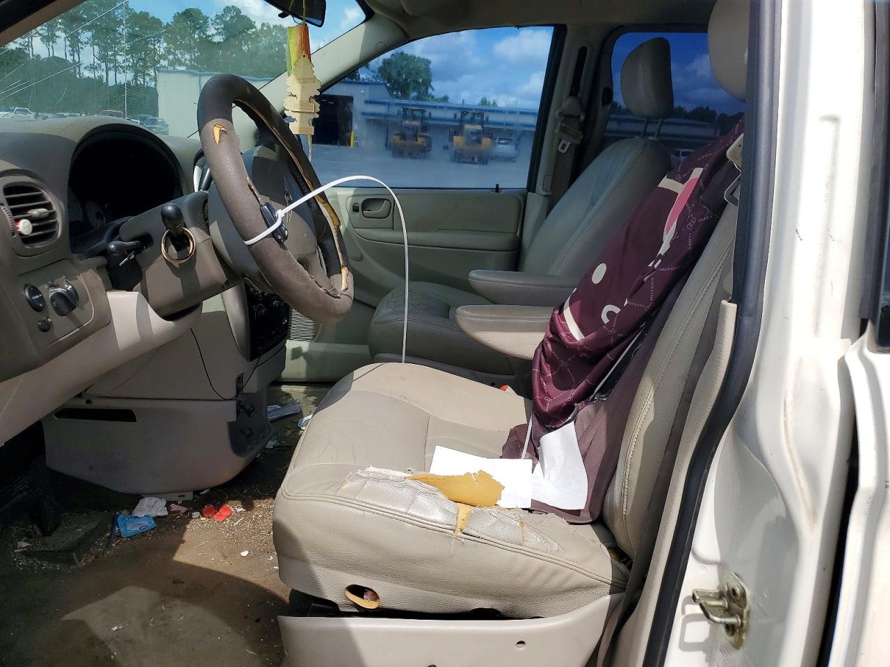 2005 Chrysler Town & Country Touring White vin: 2C8GP54L95R119589