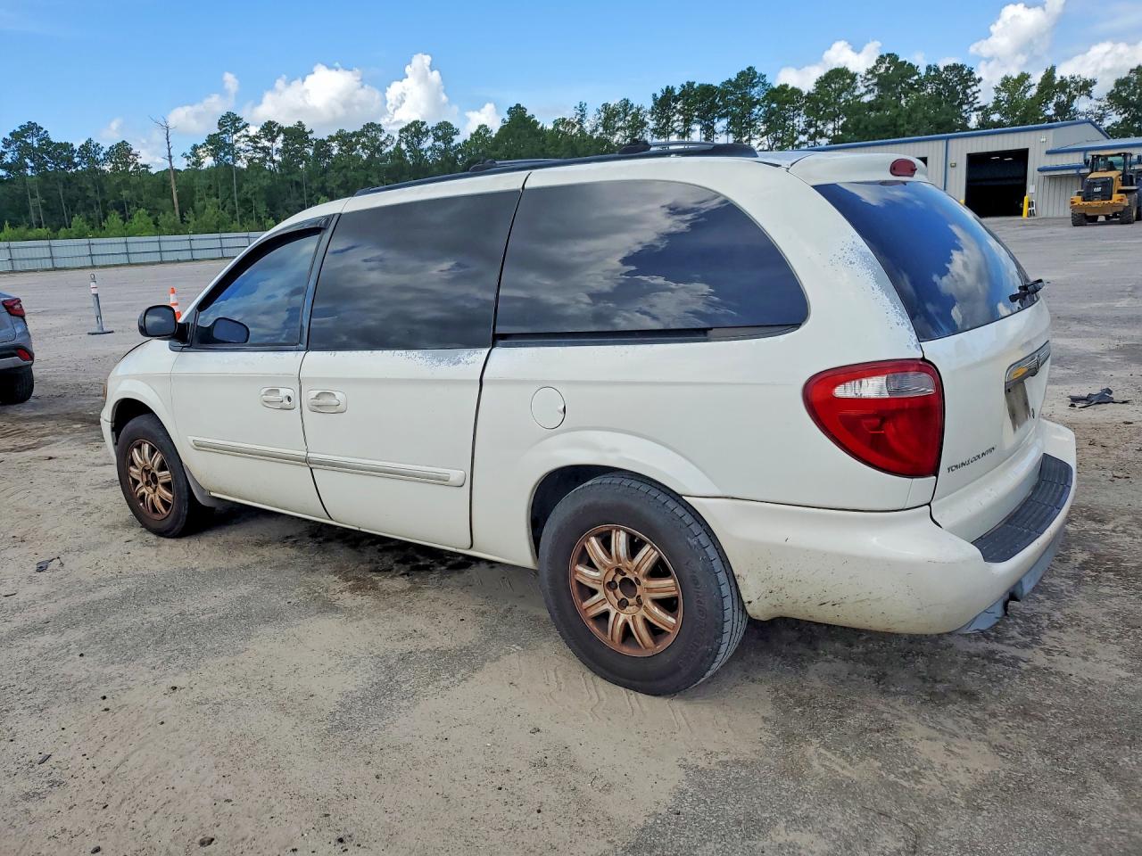 2005 Chrysler Town & Country Touring White vin: 2C8GP54L95R119589
