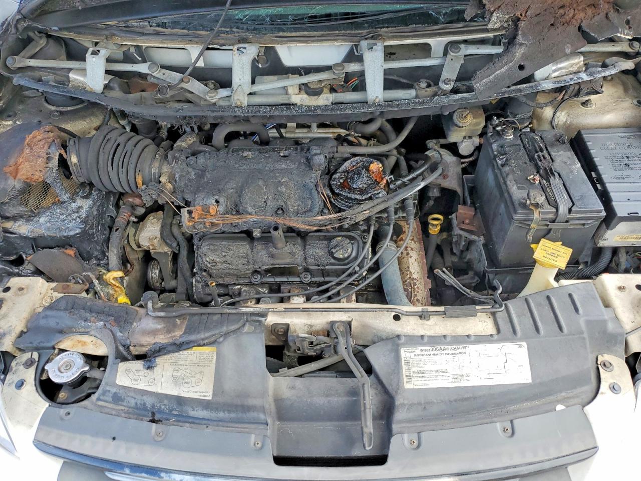 2005 Chrysler Town & Country Touring White vin: 2C8GP54L95R119589