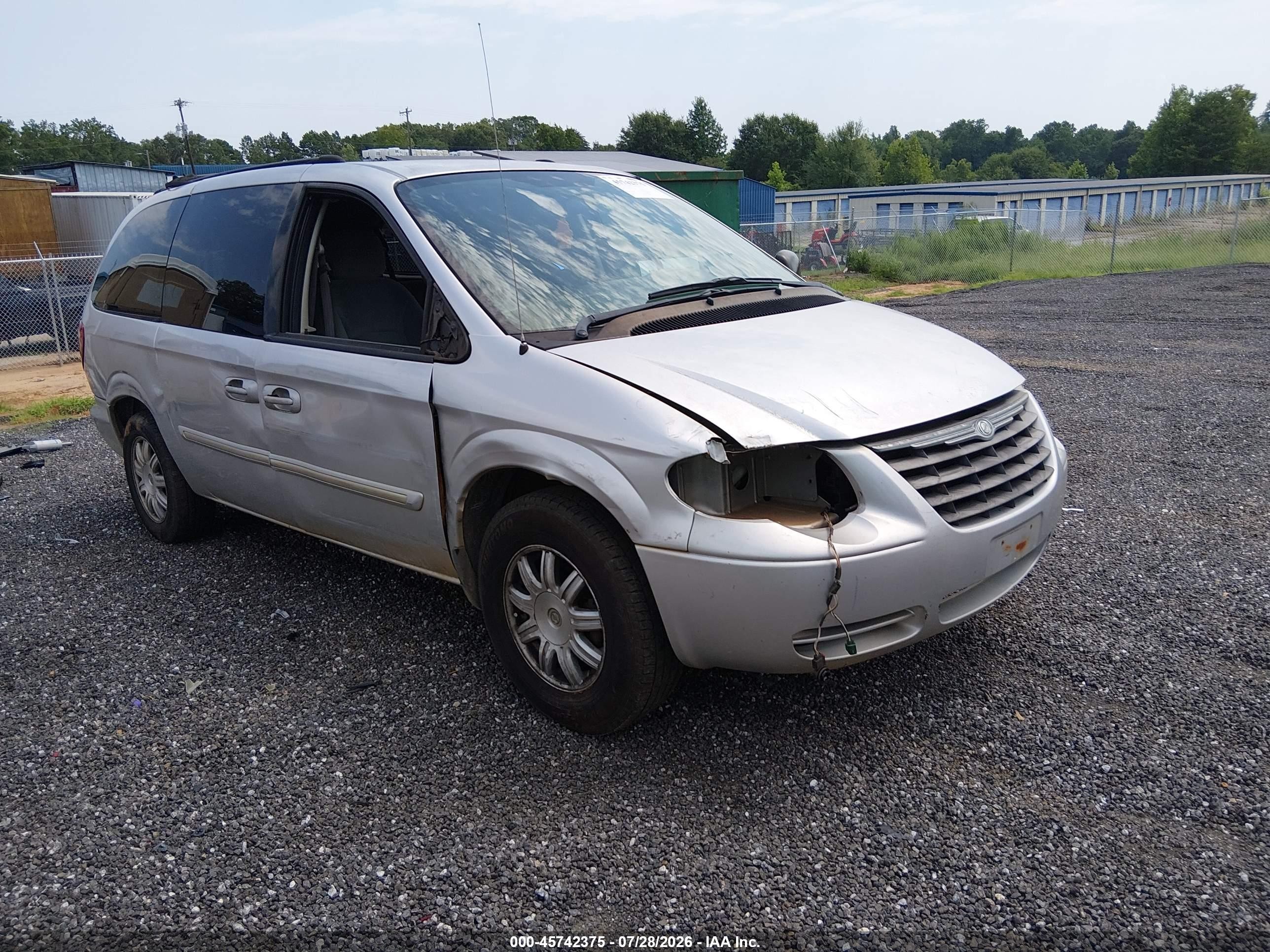2005 Chrysler Town & Country Touring Silver vin: 2C8GP54L95R468770