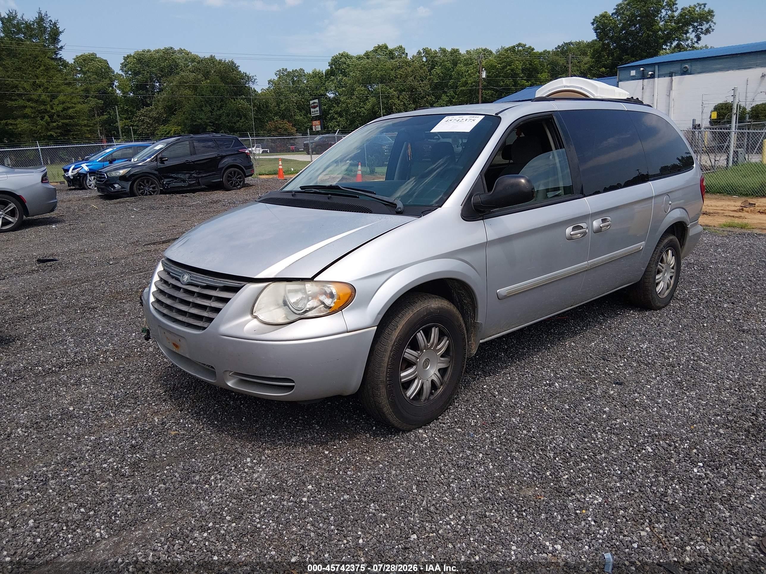 2005 Chrysler Town & Country Touring Silver vin: 2C8GP54L95R468770