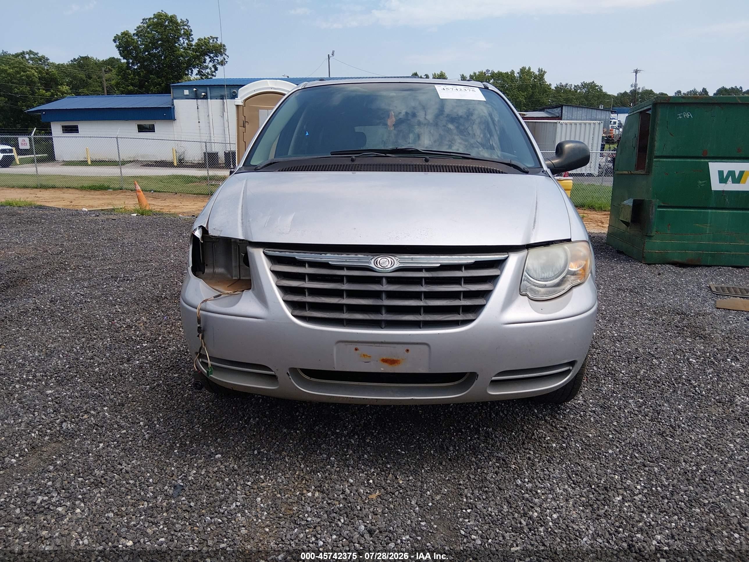 2005 Chrysler Town & Country Touring Silver vin: 2C8GP54L95R468770