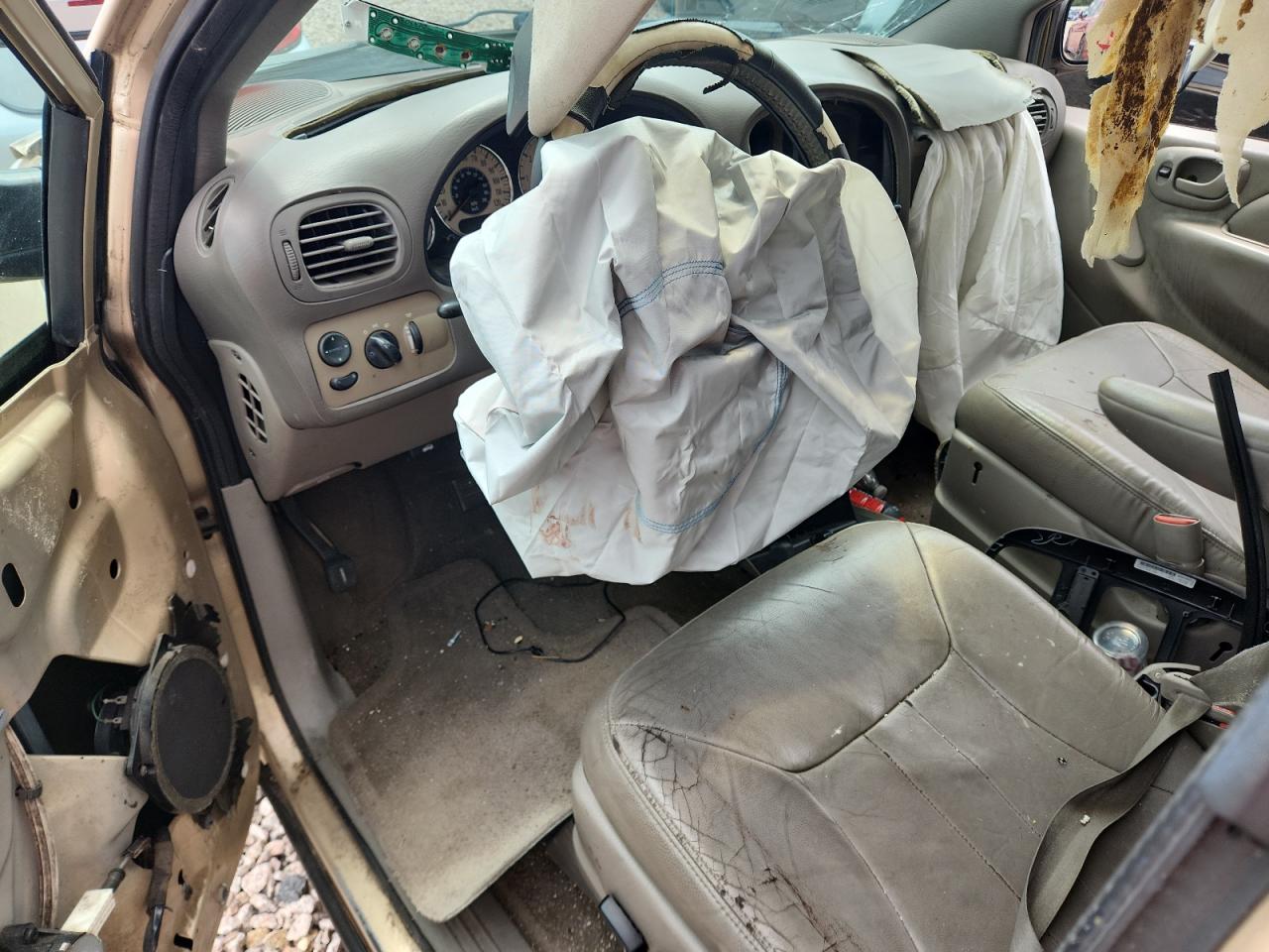 2001 Chrysler Town & Country Lxi Золотой vin: 2C8GP54LX1R274002