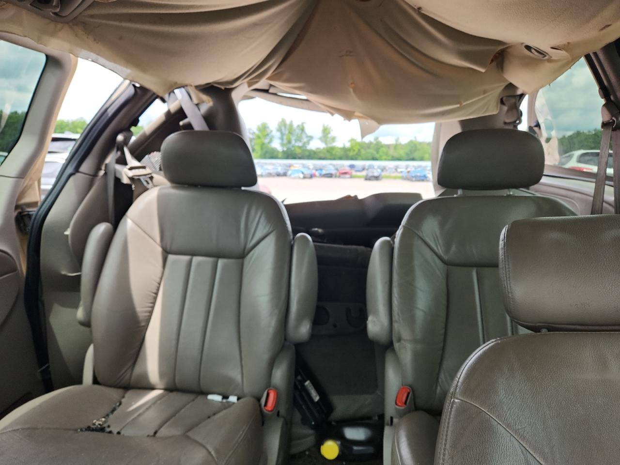 2001 Chrysler Town & Country Lxi Золотой vin: 2C8GP54LX1R274002