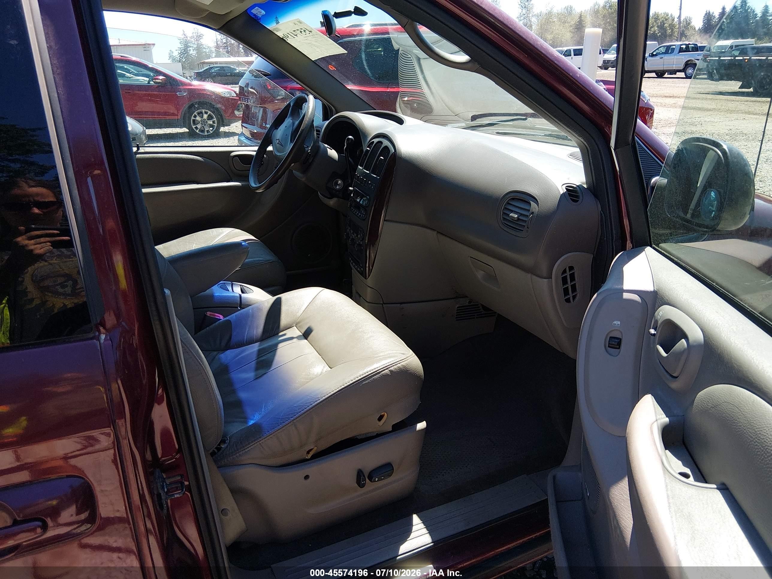 2001 Chrysler Town & Country Lxi Красный vin: 2C8GP54LX1R285548