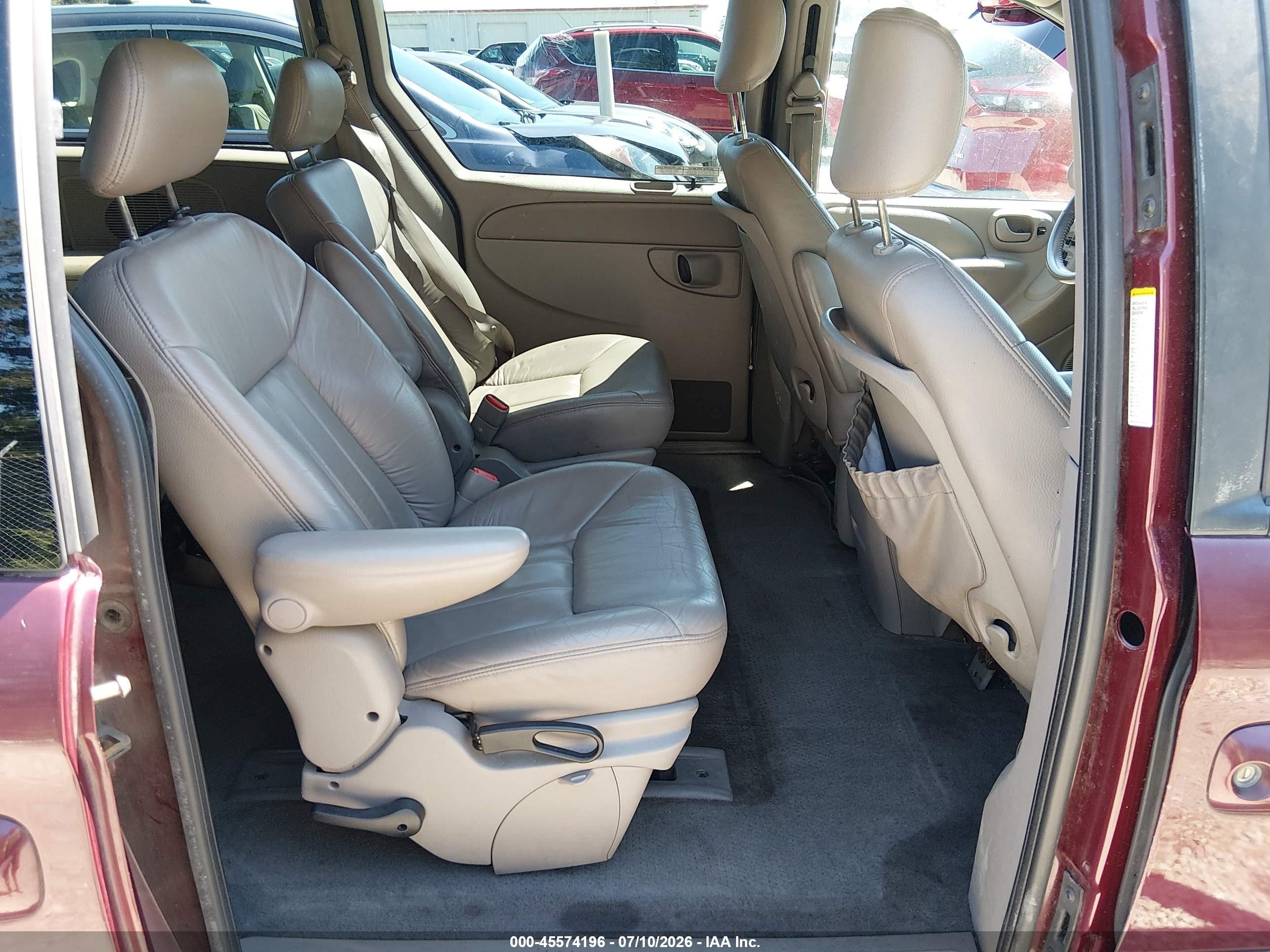 2001 Chrysler Town & Country Lxi Красный vin: 2C8GP54LX1R285548