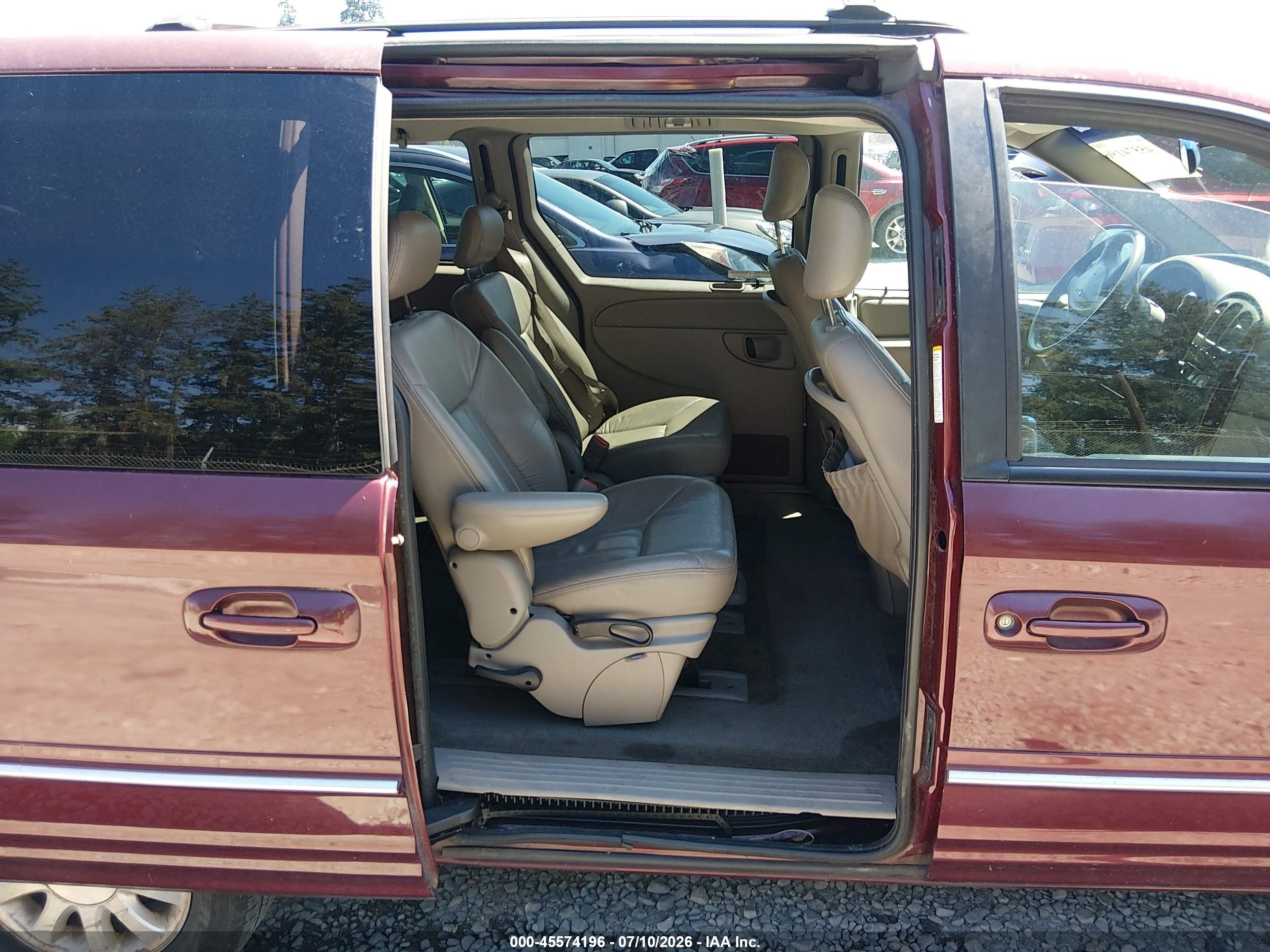 2001 Chrysler Town & Country Lxi Красный vin: 2C8GP54LX1R285548