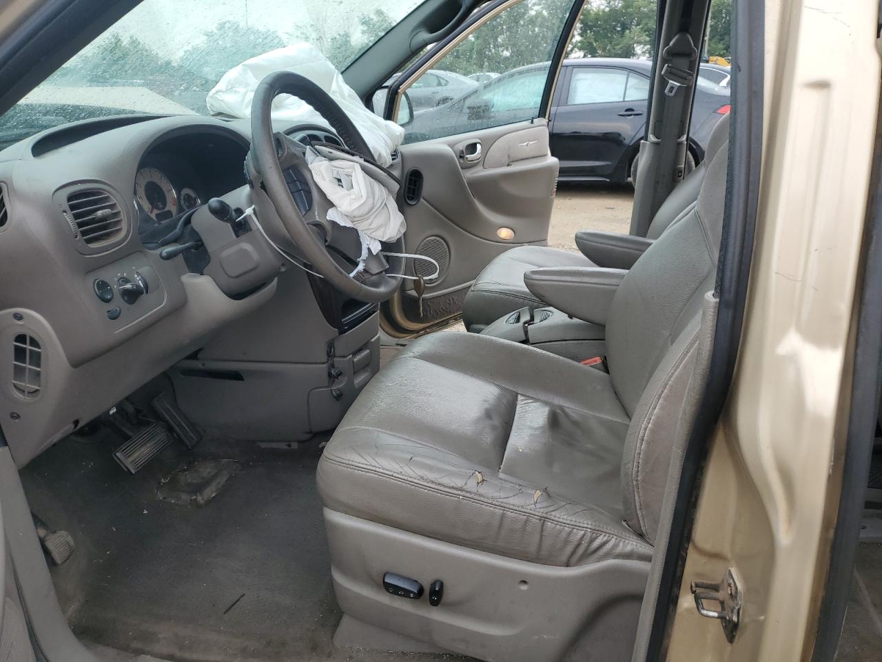2001 Chrysler Town & Country Limited Tan vin: 2C8GP64L01R146616