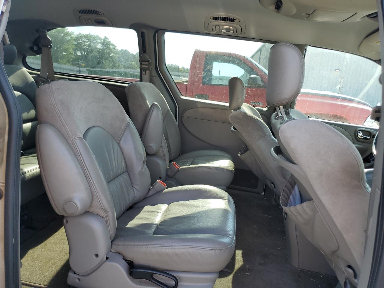 2001 Chrysler Town & Country Limited White vin: 2C8GP64L01R321656