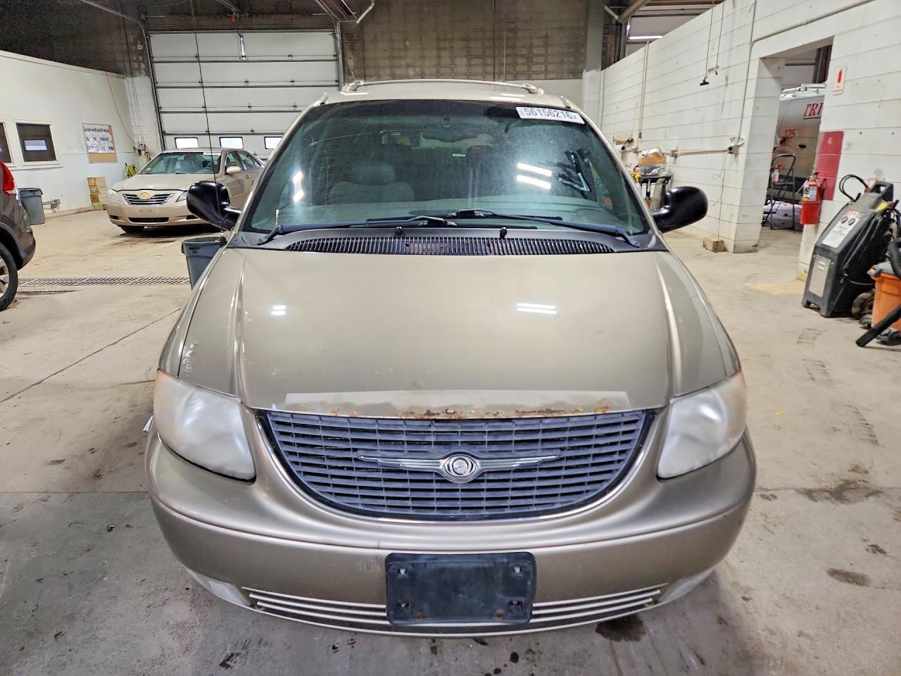 2002 Chrysler Town & Country Limited Gold vin: 2C8GP64L02R525679