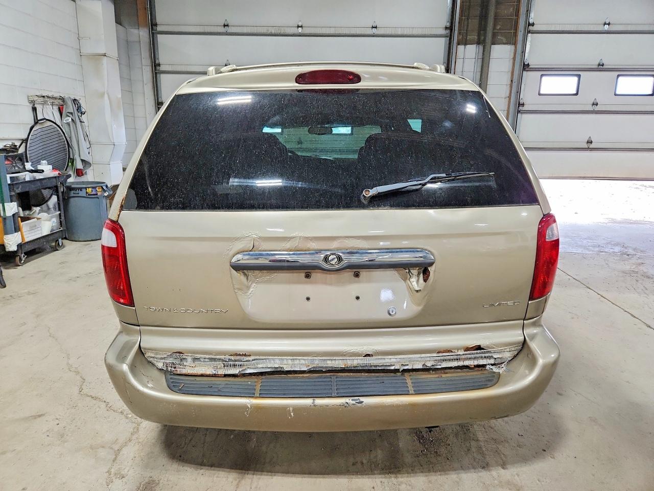2002 Chrysler Town & Country Limited Gold vin: 2C8GP64L02R525679