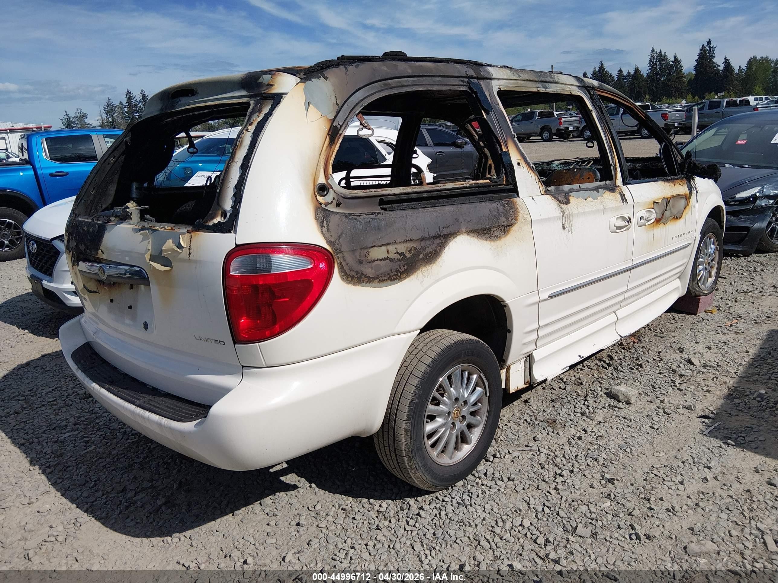 2002 Chrysler Town & Country Limited White vin: 2C8GP64L02R675176