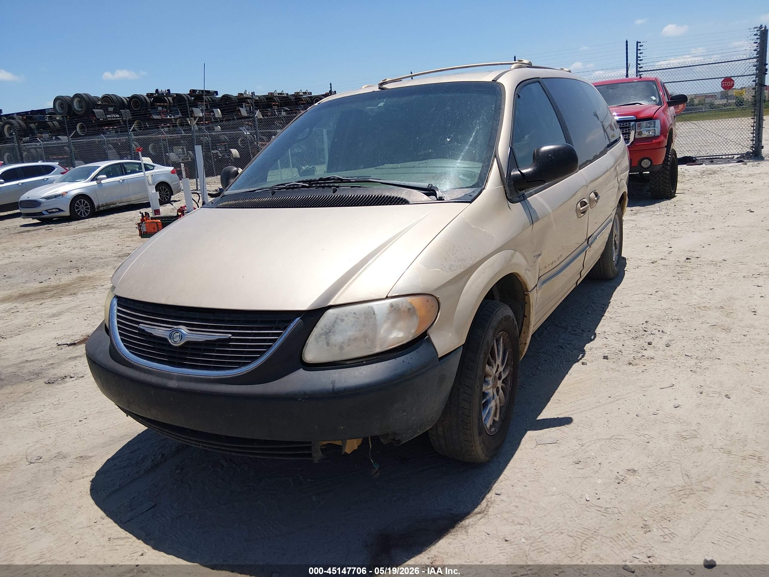 2001 Chrysler Town & Country Limited Gold vin: 2C8GP64L11R175459