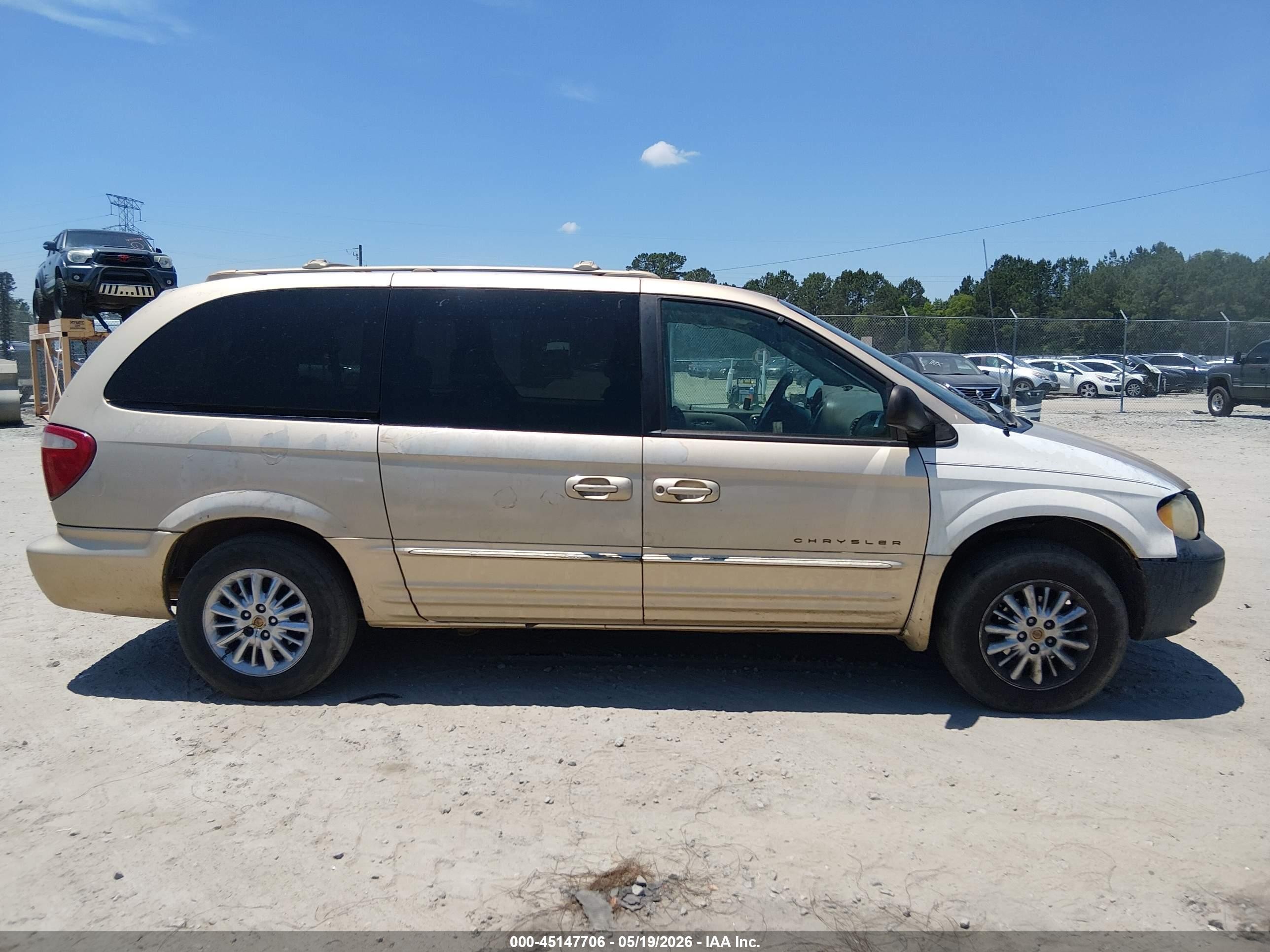 2001 Chrysler Town & Country Limited Gold vin: 2C8GP64L11R175459