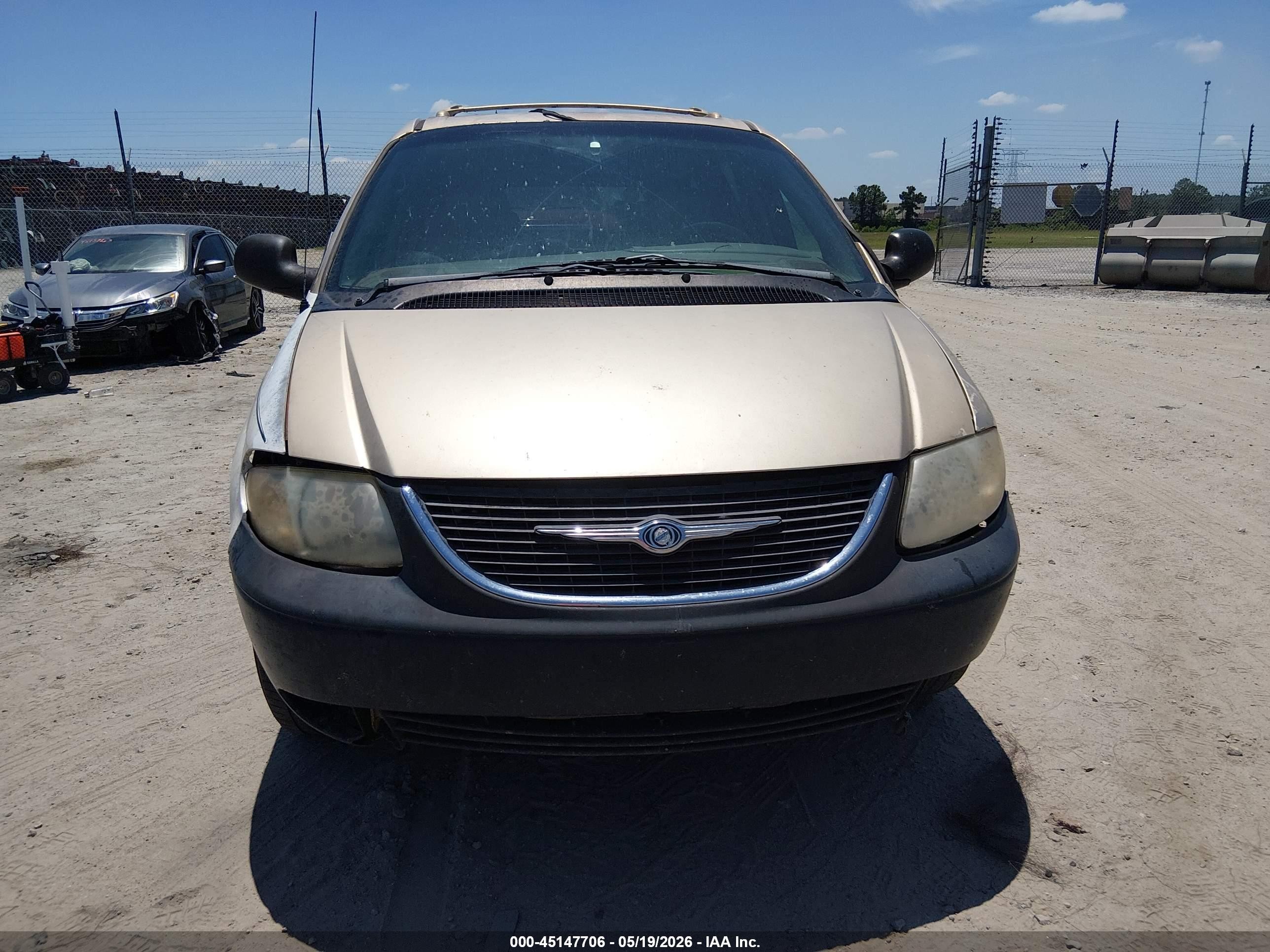 2001 Chrysler Town & Country Limited Gold vin: 2C8GP64L11R175459