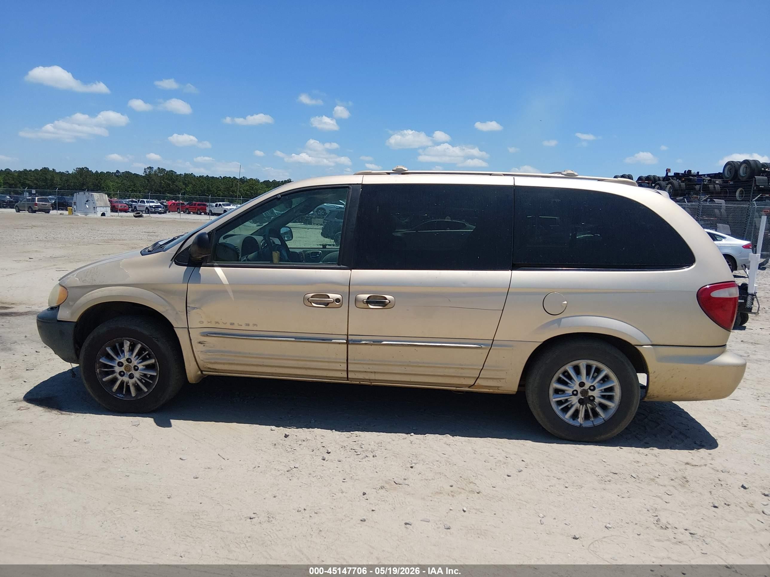 2001 Chrysler Town & Country Limited Gold vin: 2C8GP64L11R175459