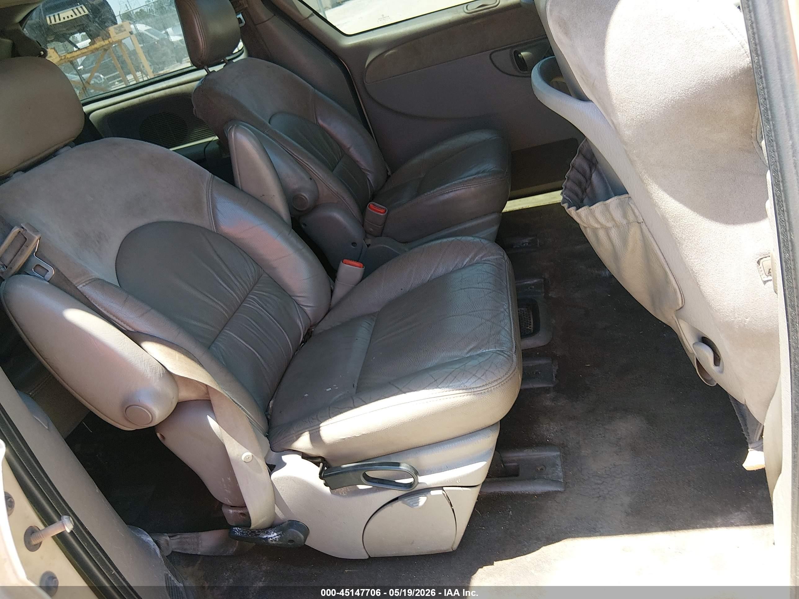 2001 Chrysler Town & Country Limited Gold vin: 2C8GP64L11R175459