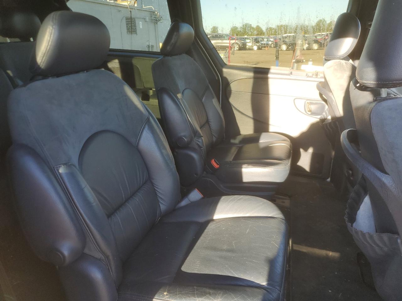 2001 Chrysler Town & Country Limited Silver vin: 2C8GP64L11R208539
