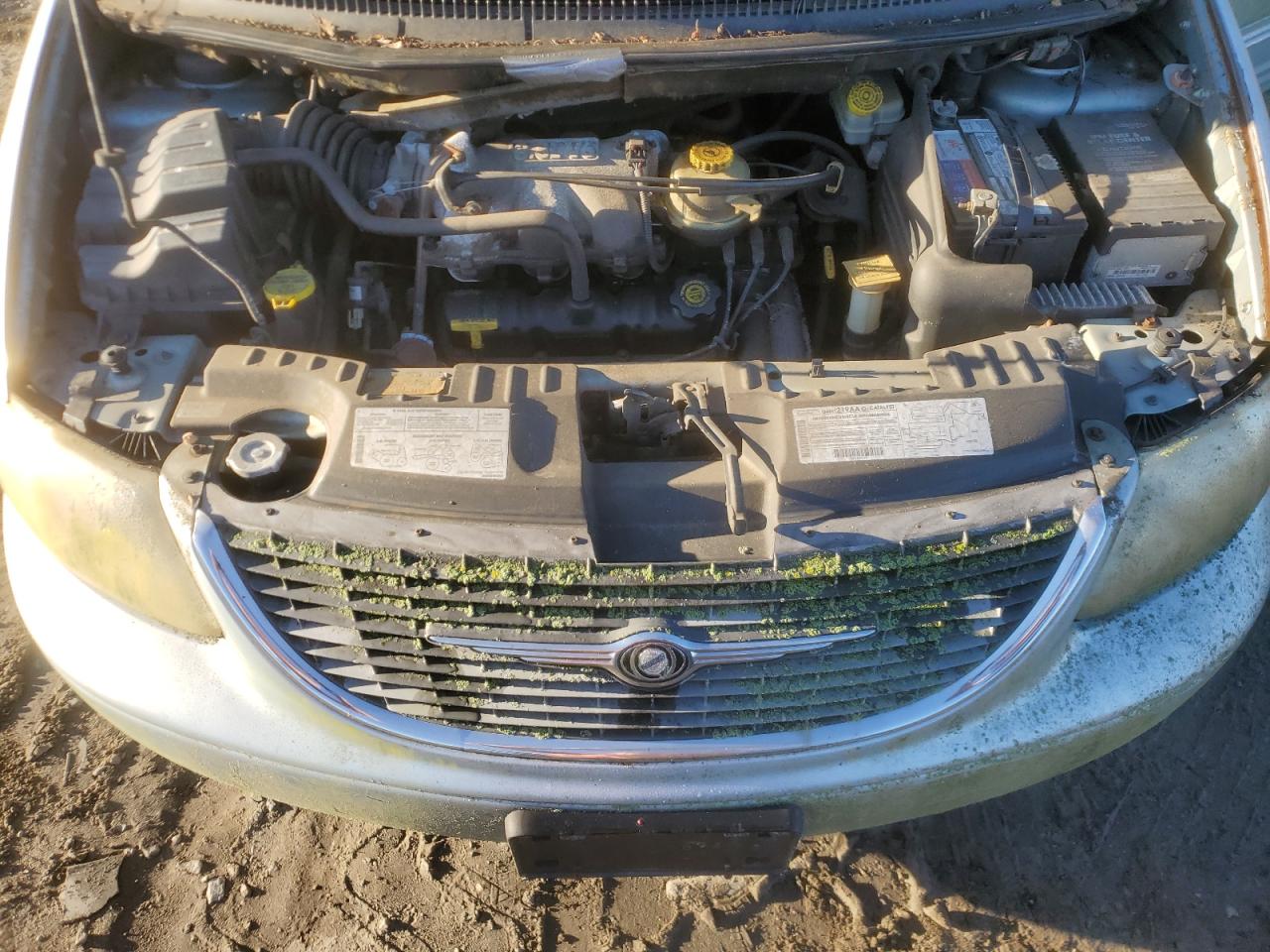 2001 Chrysler Town & Country Limited Silver vin: 2C8GP64L11R208539