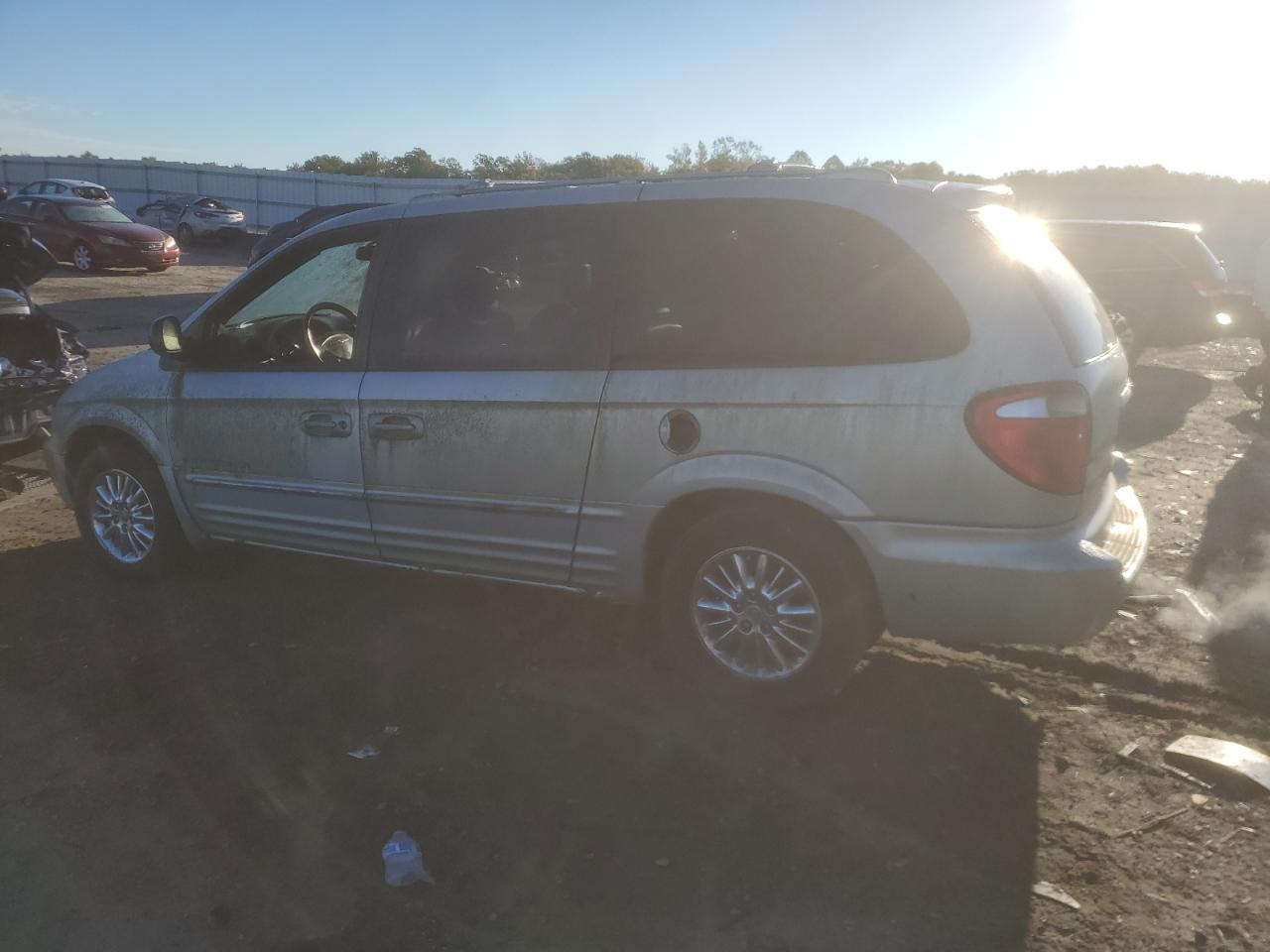2001 Chrysler Town & Country Limited Silver vin: 2C8GP64L11R208539