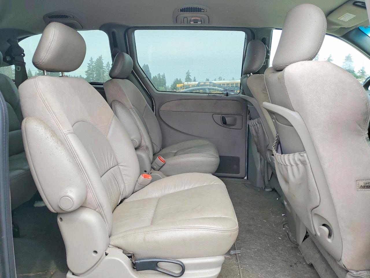 2001 Chrysler Town & Country Limited Silver vin: 2C8GP64L11R339616