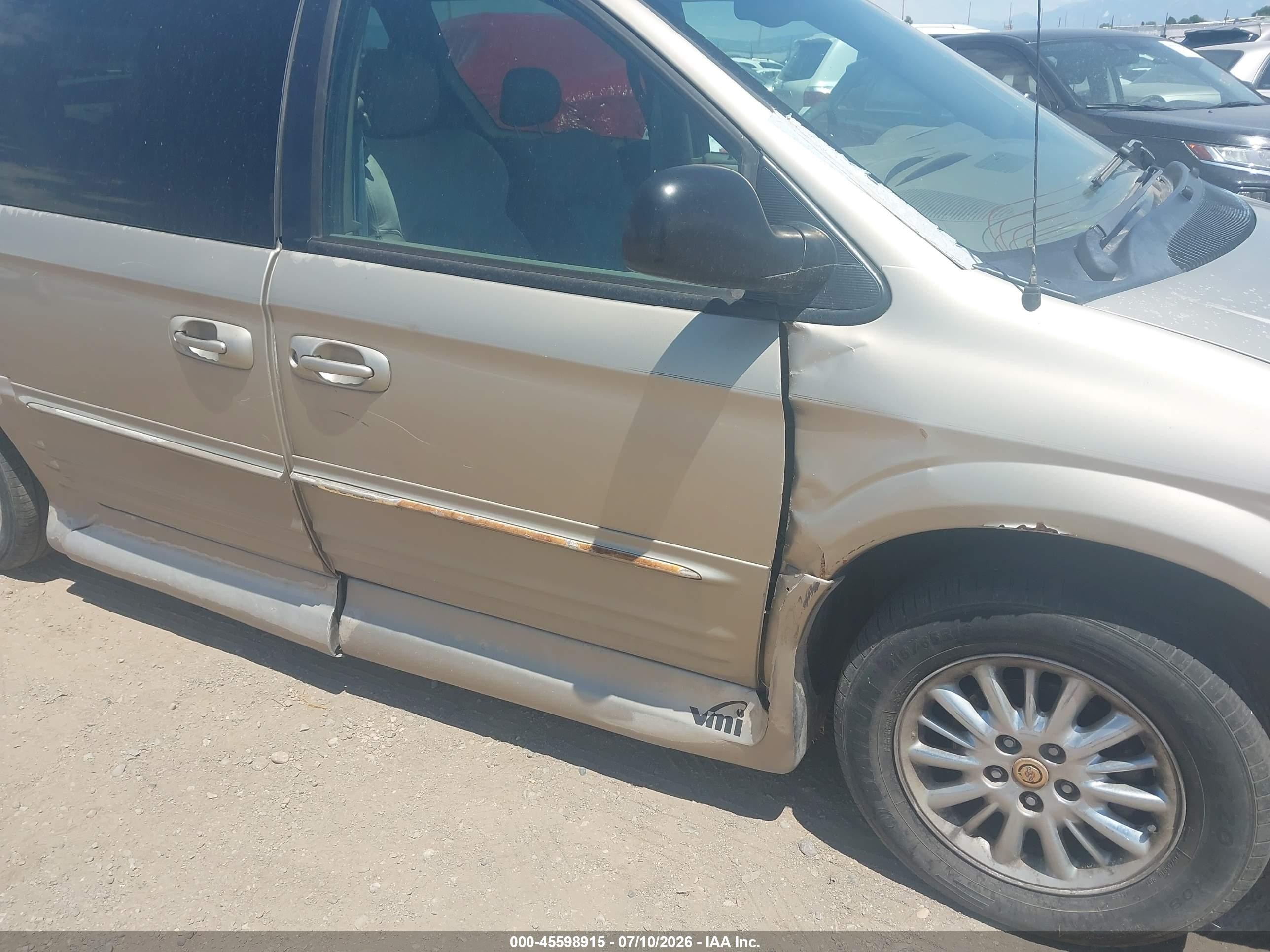 2002 Chrysler Town & Country Limited Gold vin: 2C8GP64L12R510494
