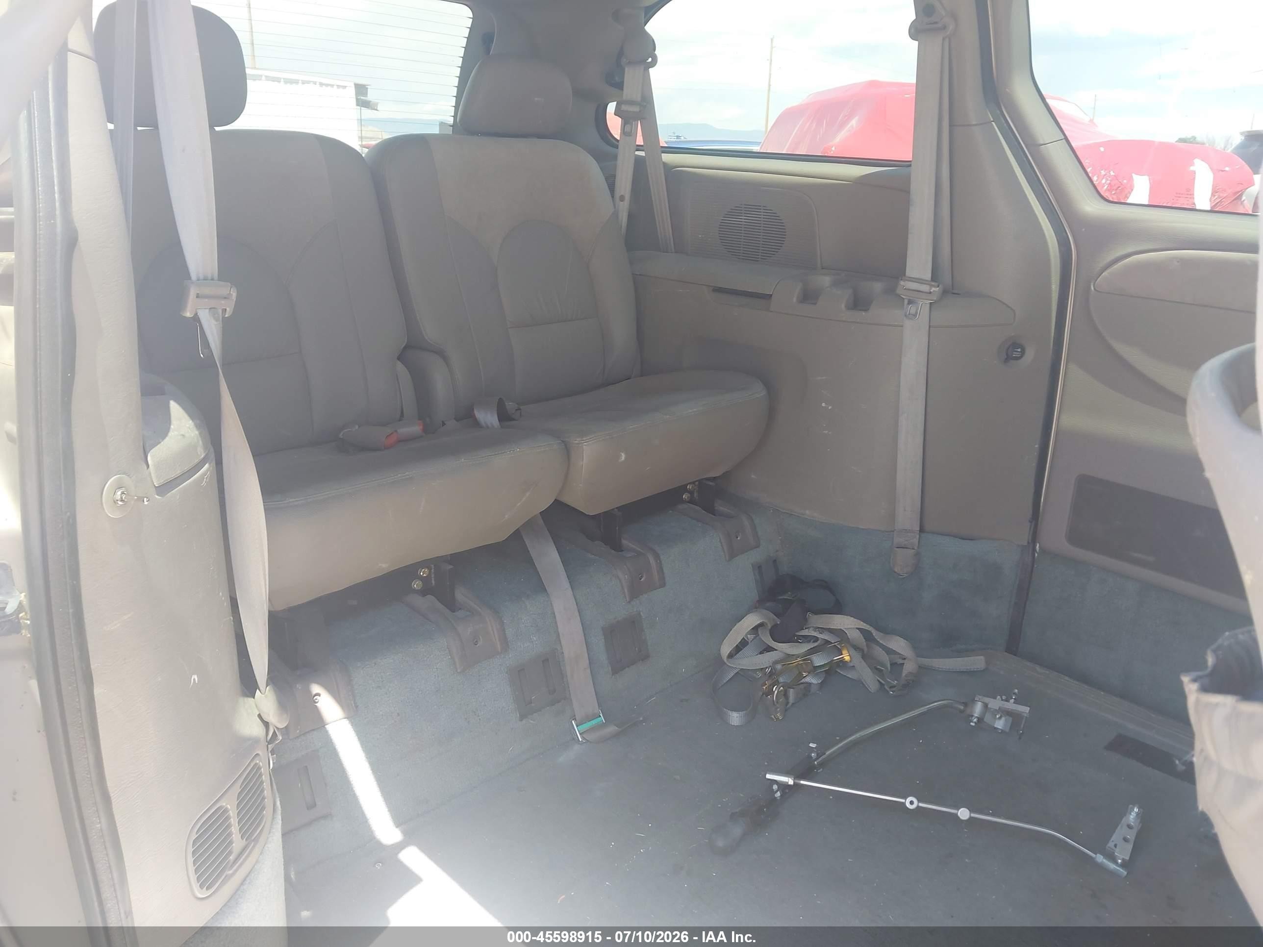 2002 Chrysler Town & Country Limited Gold vin: 2C8GP64L12R510494