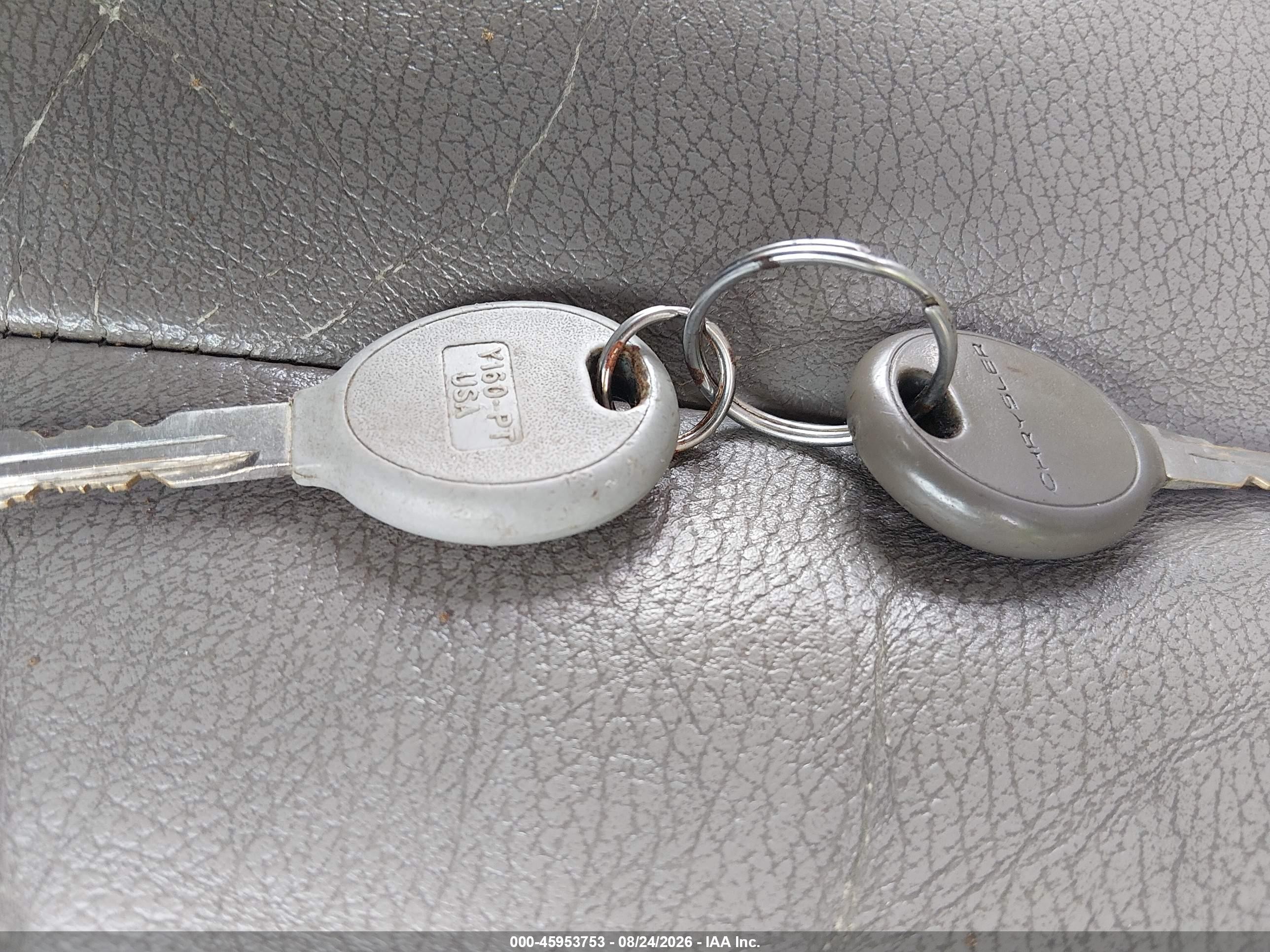 2003 Chrysler Town & Country Limited Белый vin: 2C8GP64L13R100232
