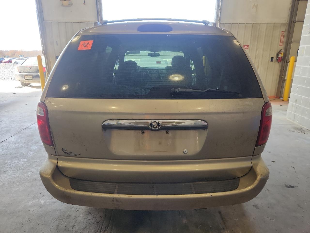 2003 Chrysler Town & Country Limited Tan vin: 2C8GP64L13R208401