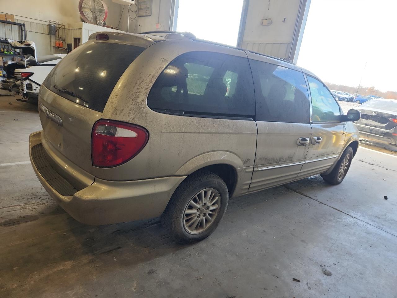 2003 Chrysler Town & Country Limited Tan vin: 2C8GP64L13R208401