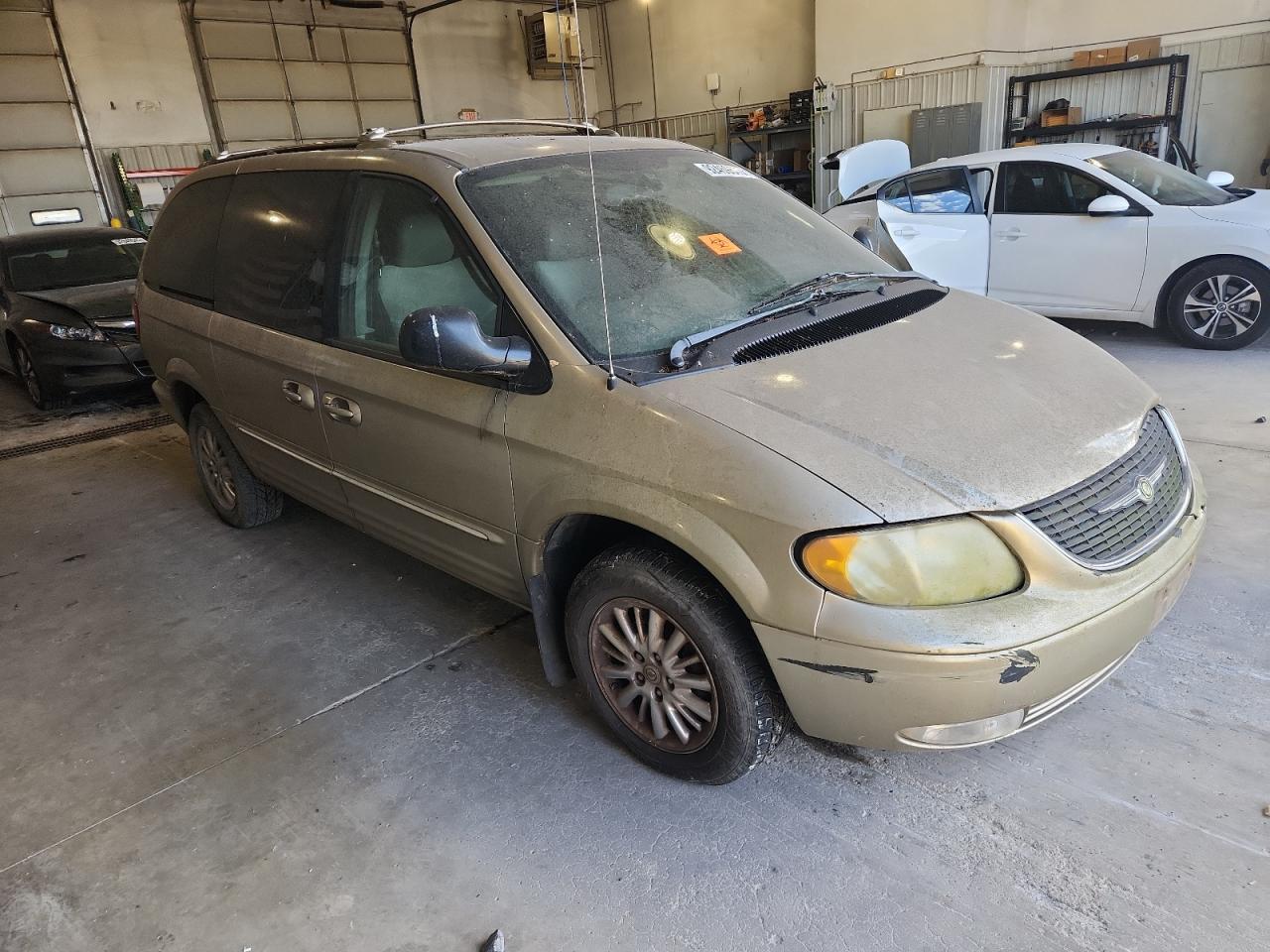 2003 Chrysler Town & Country Limited Tan vin: 2C8GP64L13R208401