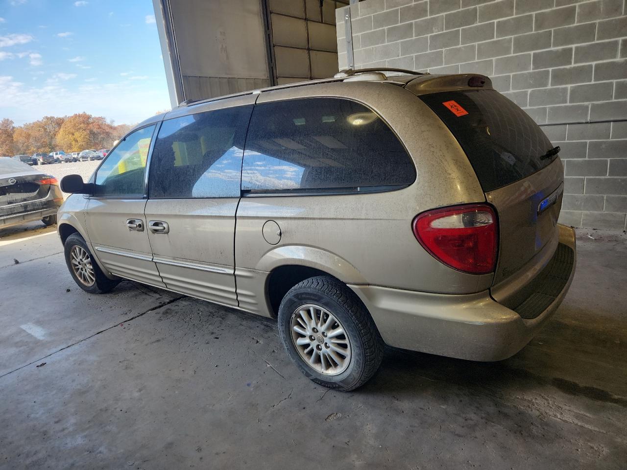 2003 Chrysler Town & Country Limited Tan vin: 2C8GP64L13R208401