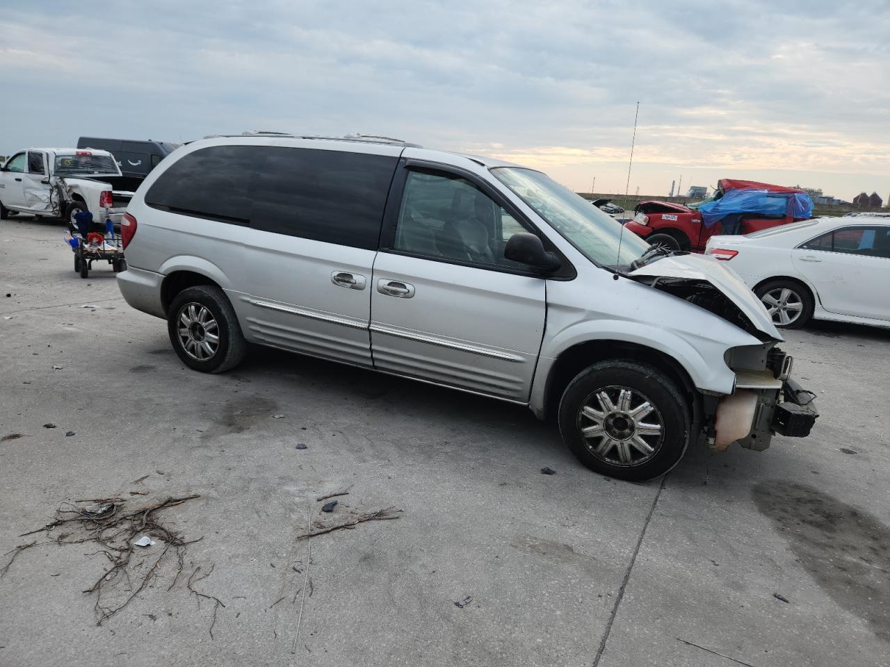 2003 Chrysler Town & Country Limited Silver vin: 2C8GP64L13R377057