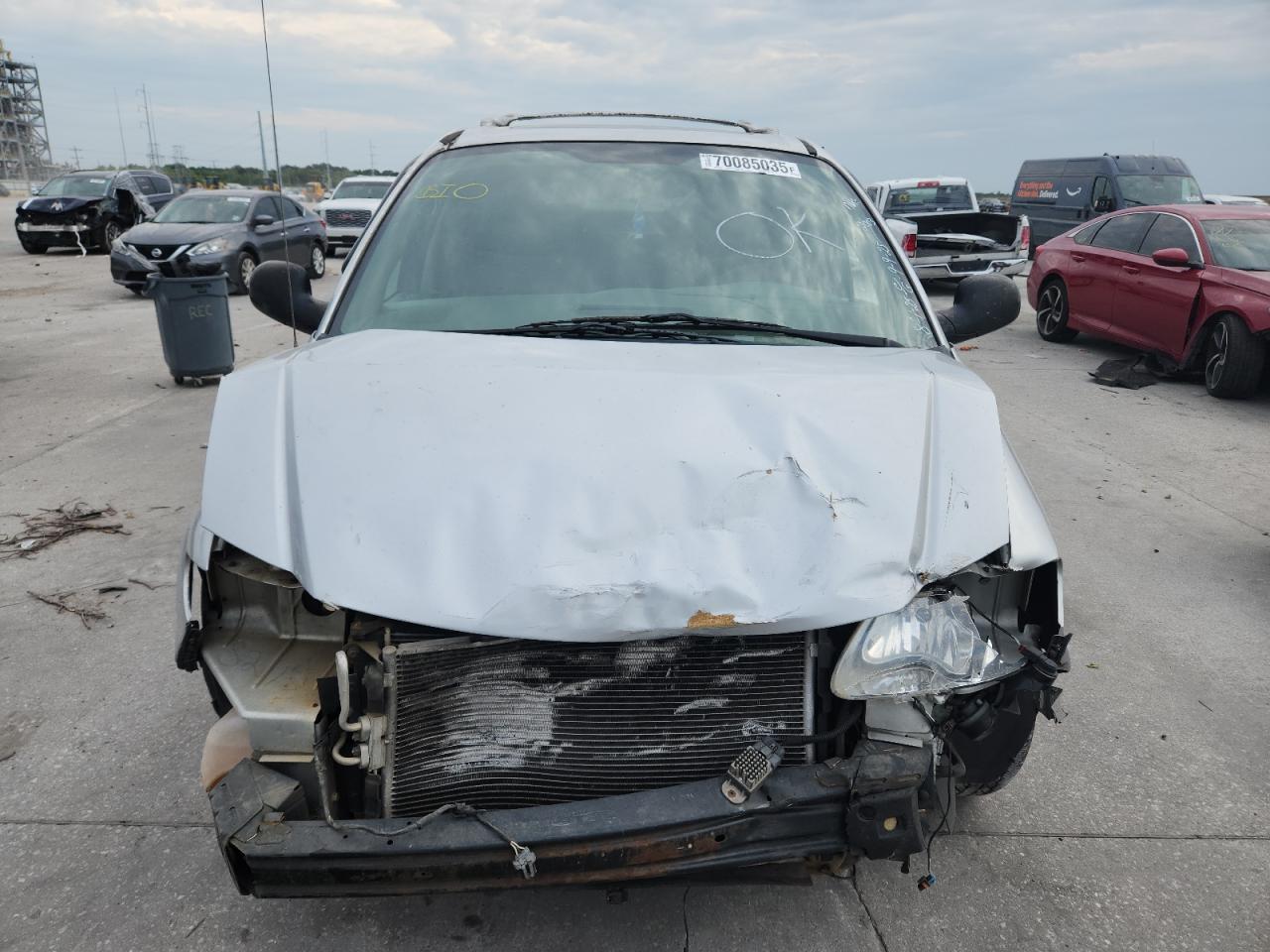 2003 Chrysler Town & Country Limited Silver vin: 2C8GP64L13R377057
