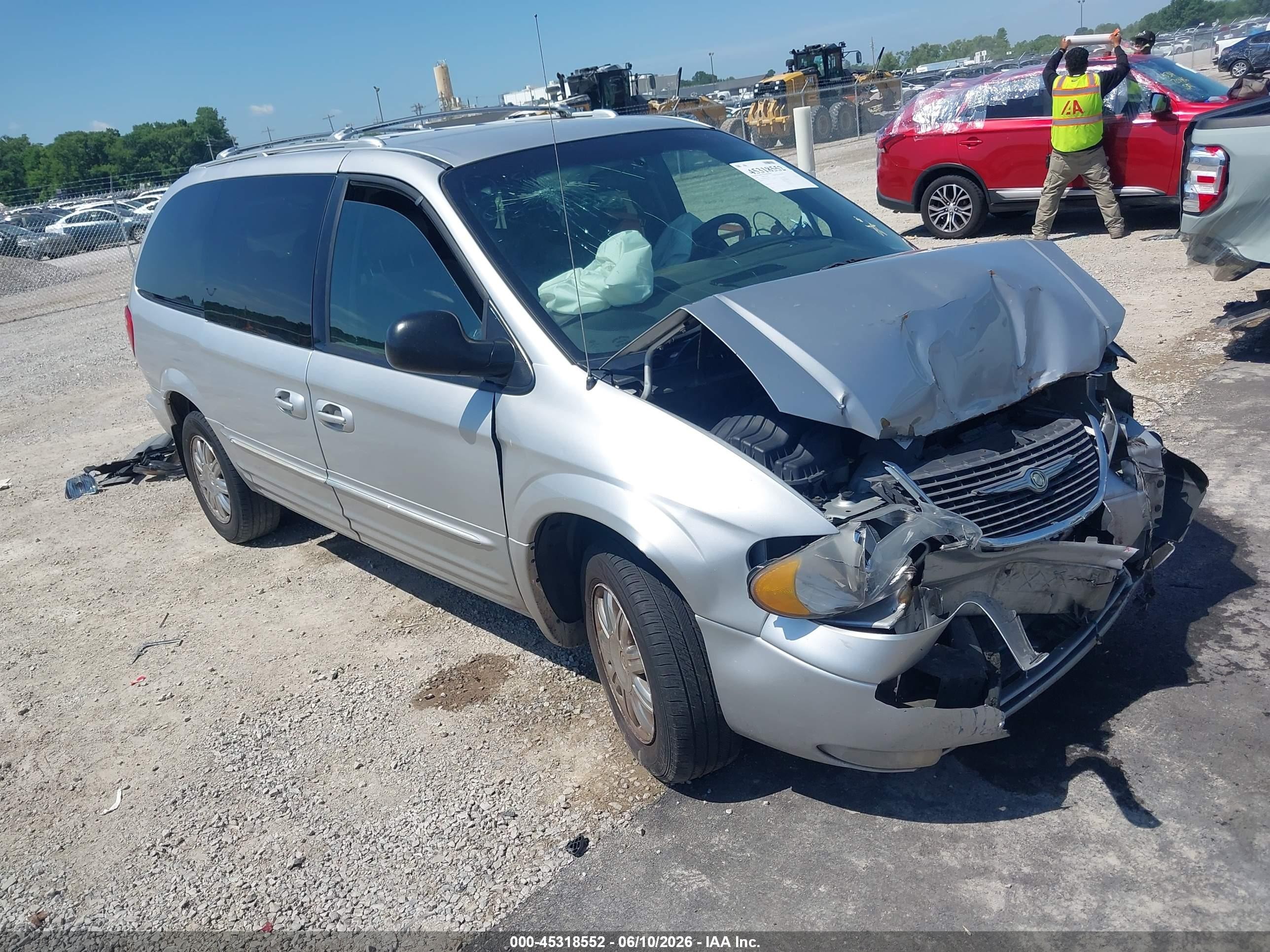 2004 Chrysler Town & Country Limited Silver vin: 2C8GP64L14R576434