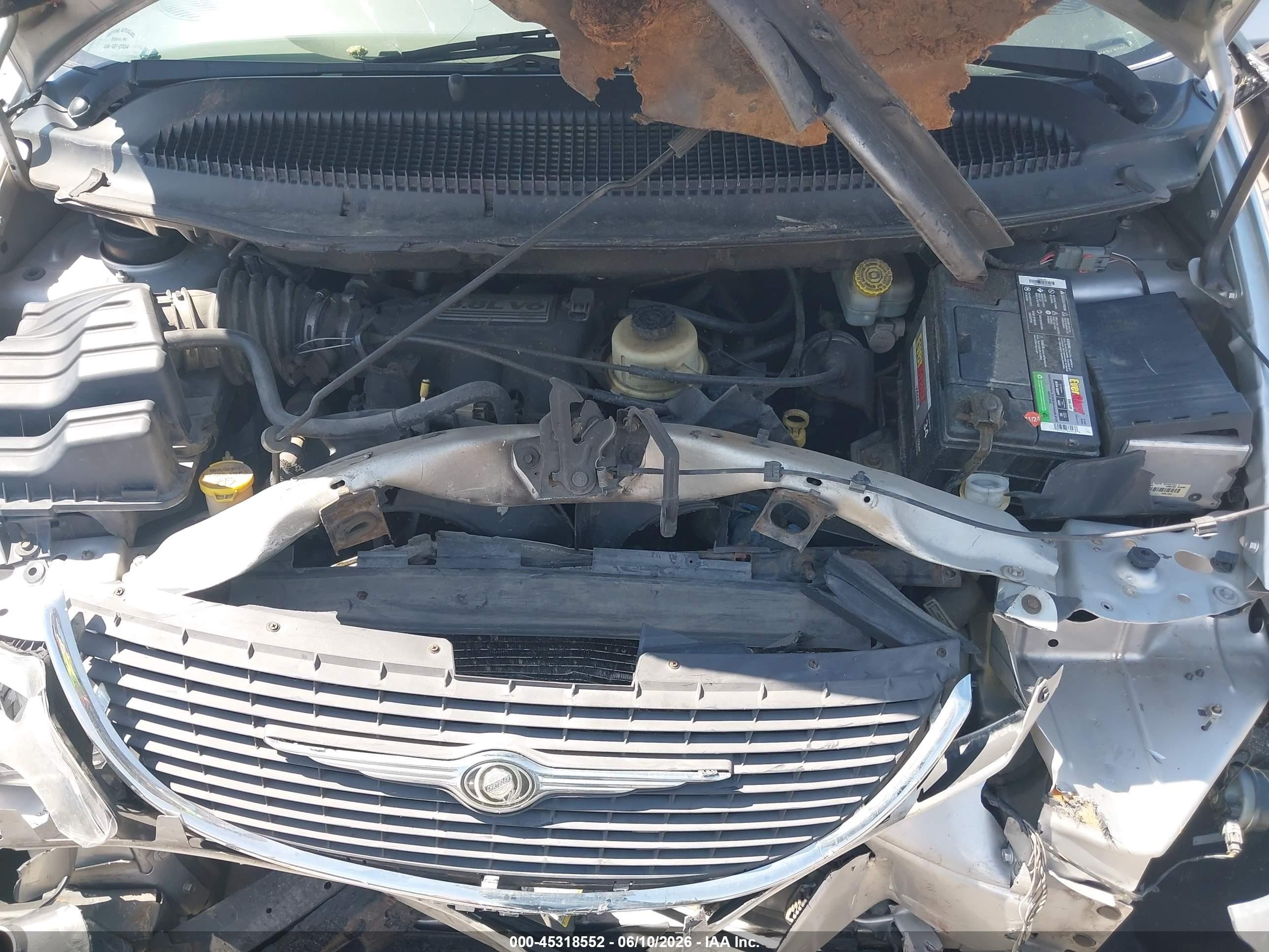 2004 Chrysler Town & Country Limited Silver vin: 2C8GP64L14R576434