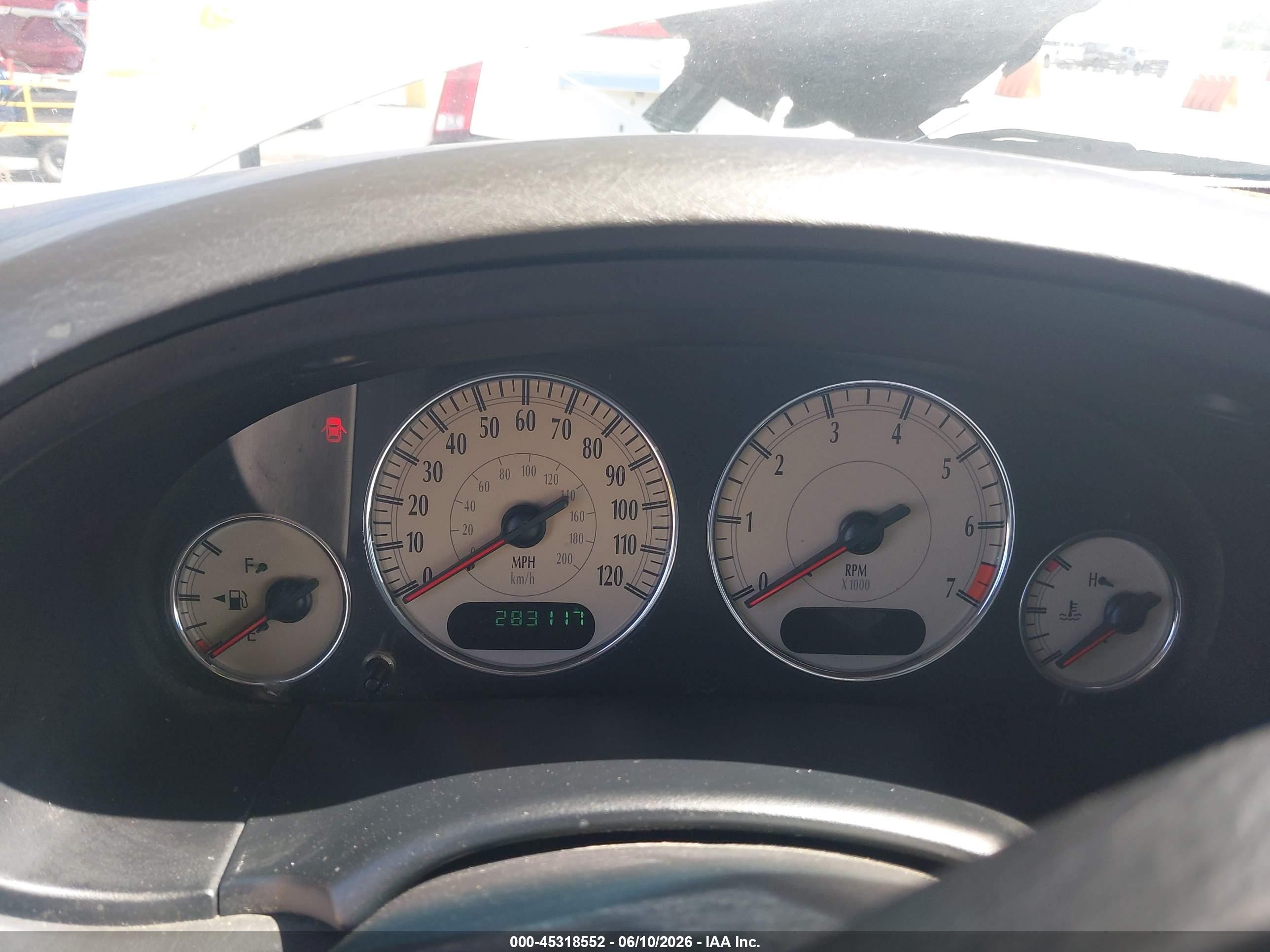 2004 Chrysler Town & Country Limited Silver vin: 2C8GP64L14R576434