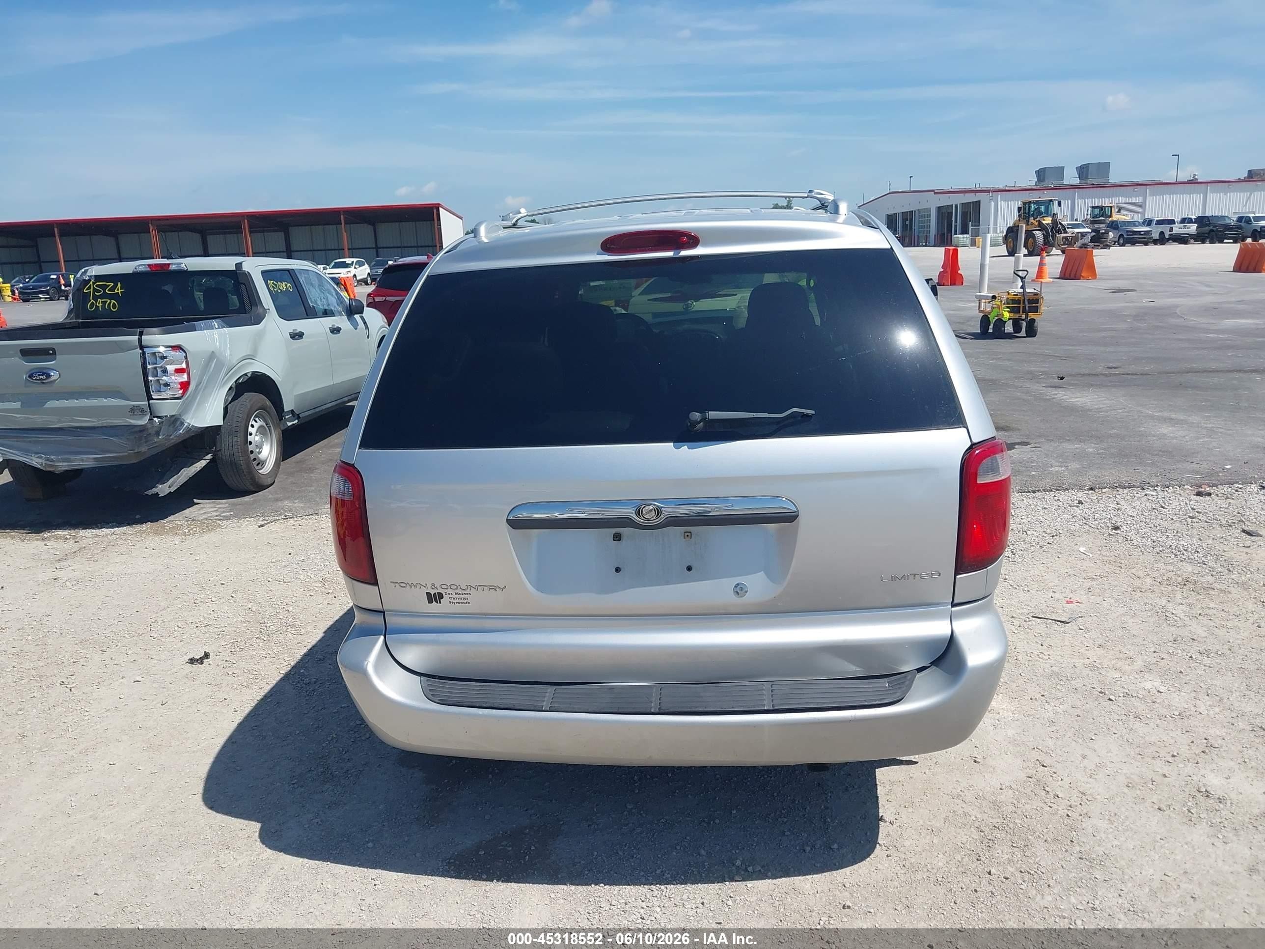 2004 Chrysler Town & Country Limited Silver vin: 2C8GP64L14R576434