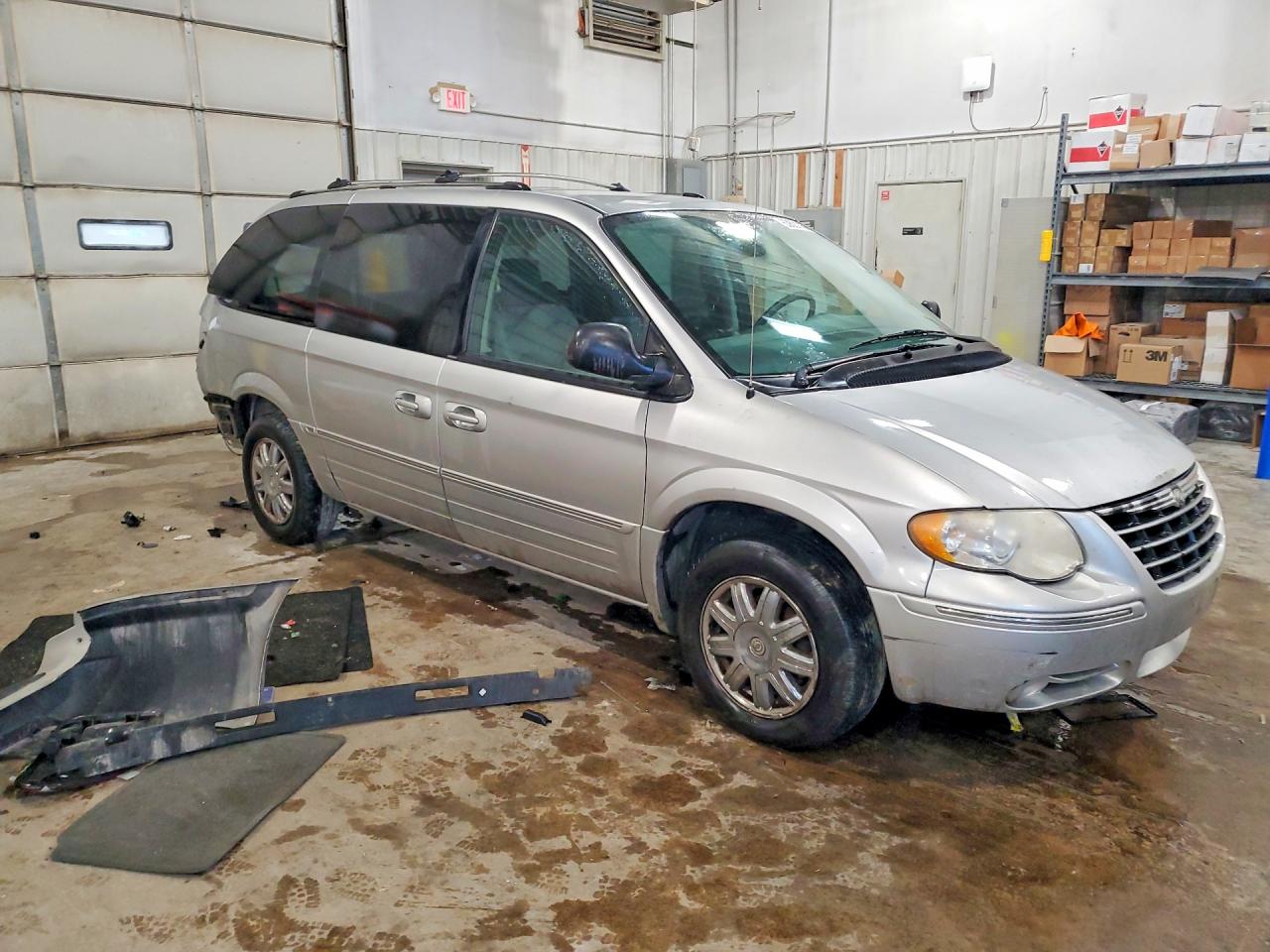 2005 Chrysler Town & Country Limited Silver vin: 2C8GP64L15R338746