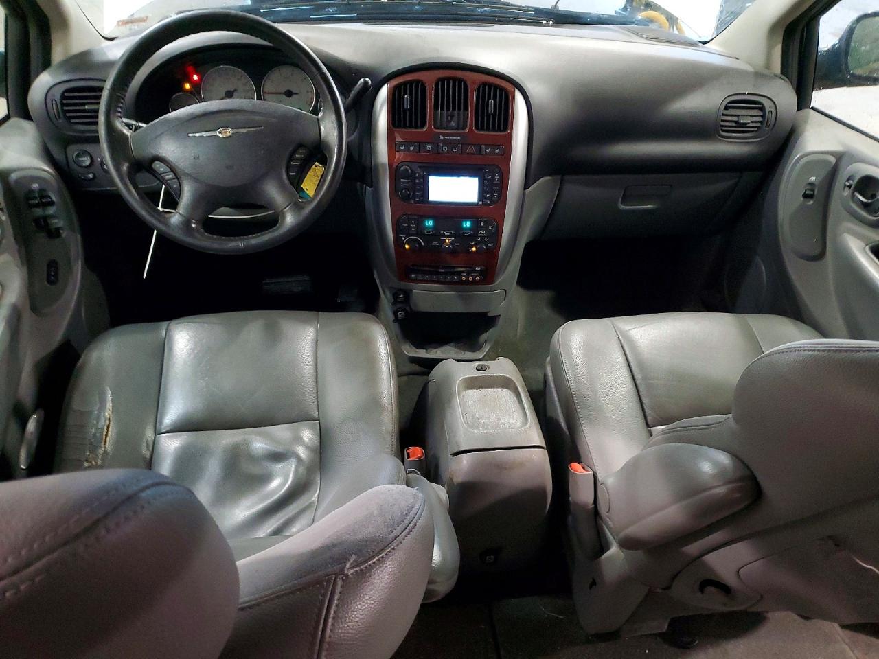 2005 Chrysler Town & Country Limited Silver vin: 2C8GP64L15R338746