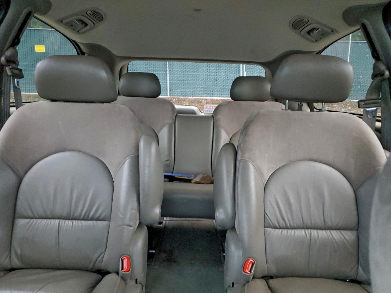 2001 Chrysler Town & Country Limited Silver vin: 2C8GP64L21R251755